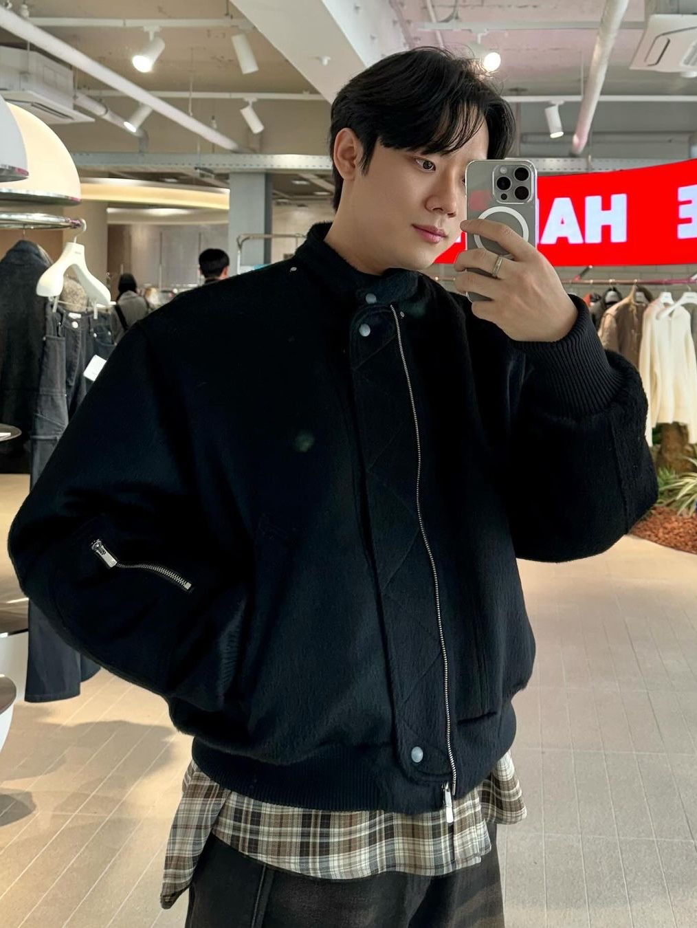 Haleine Stud Biker Alpaca Blouson Black 착용 스타일