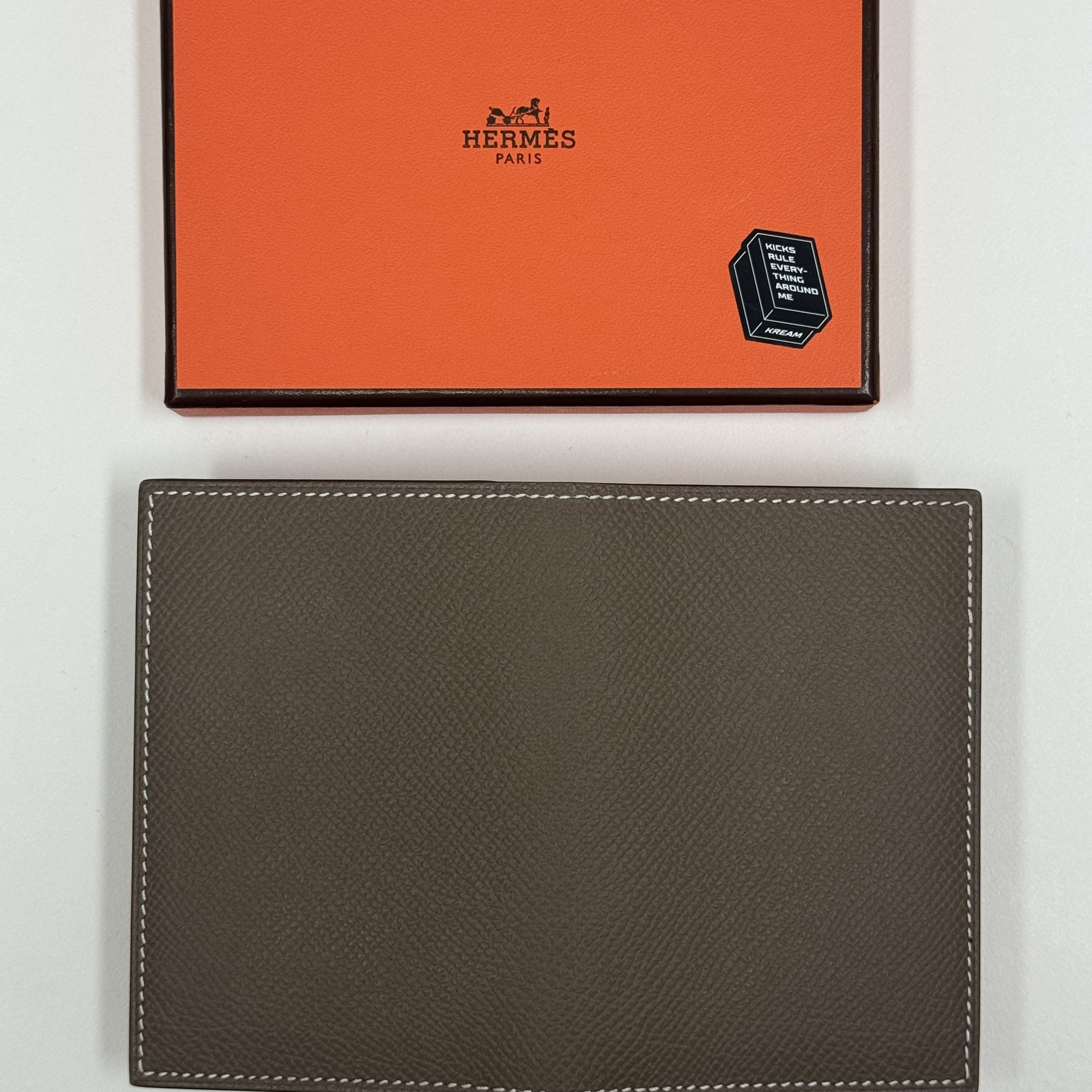 Hermes MC² Euclide Card Holder Epsom & Etoupe 착용 스타일 - 1