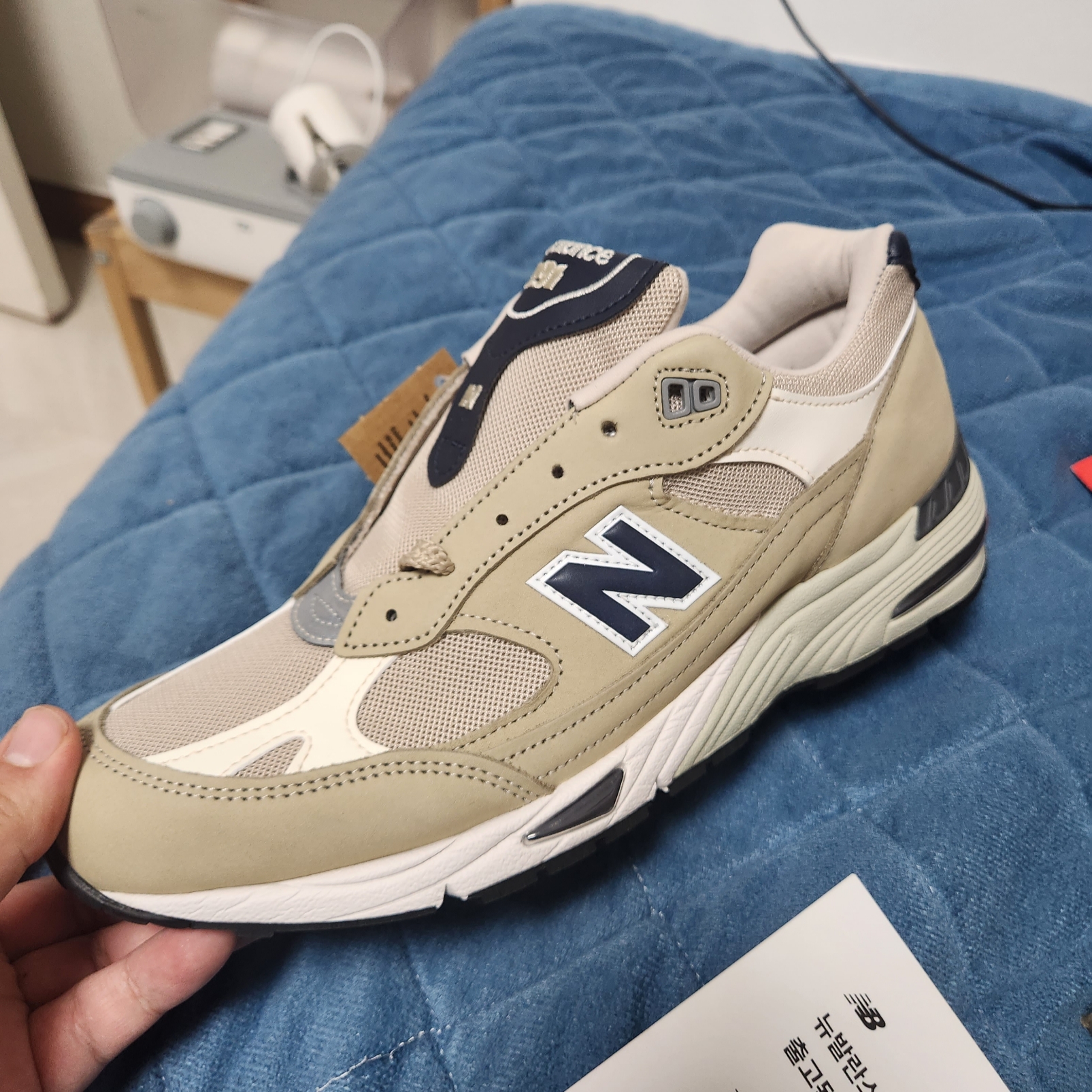 New Balance 991 Made in UK Brown Rice 착용 스타일 - 1