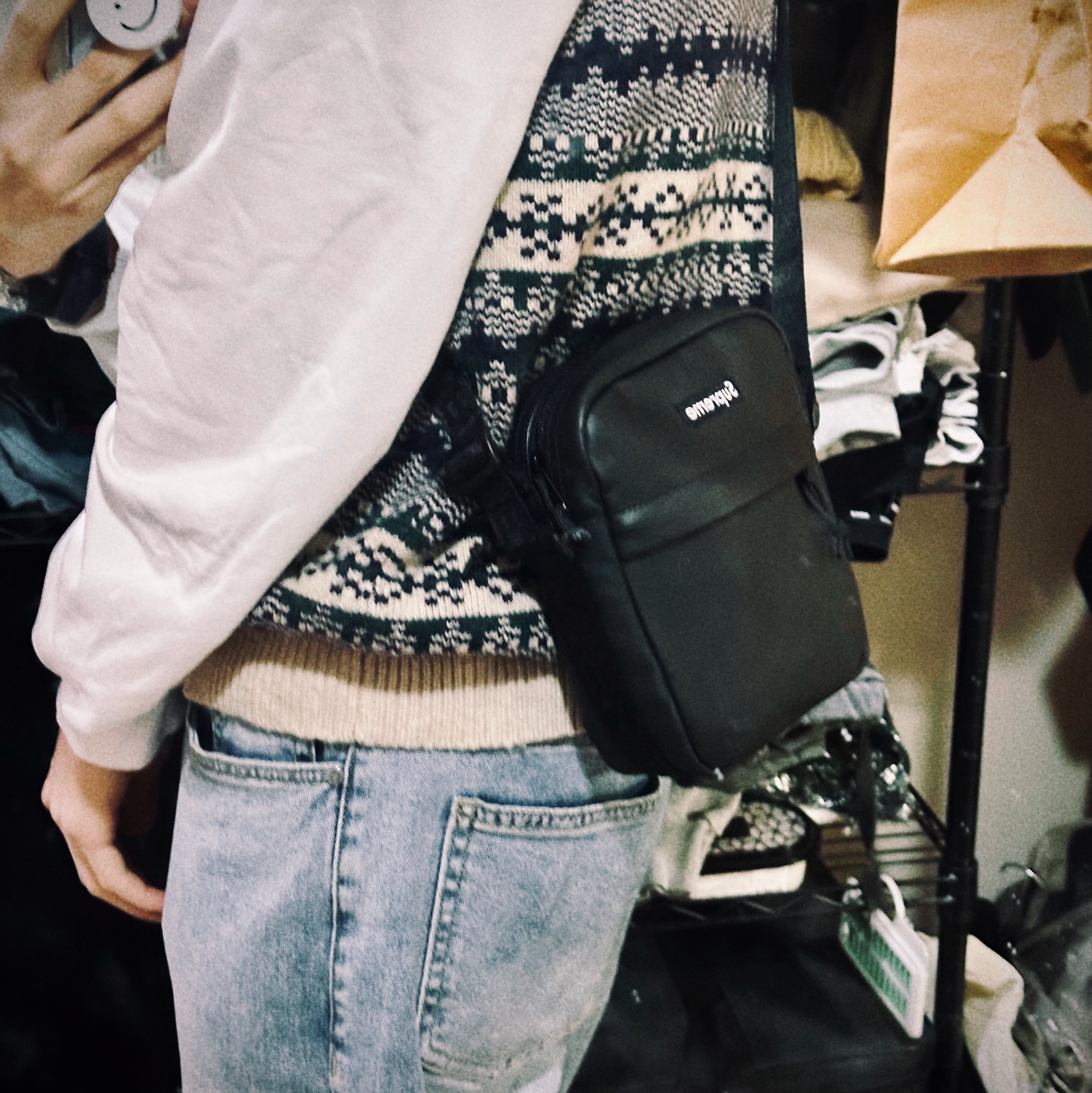 Supreme Leather Shoulder Bag Black - 23FW 착용 스타일