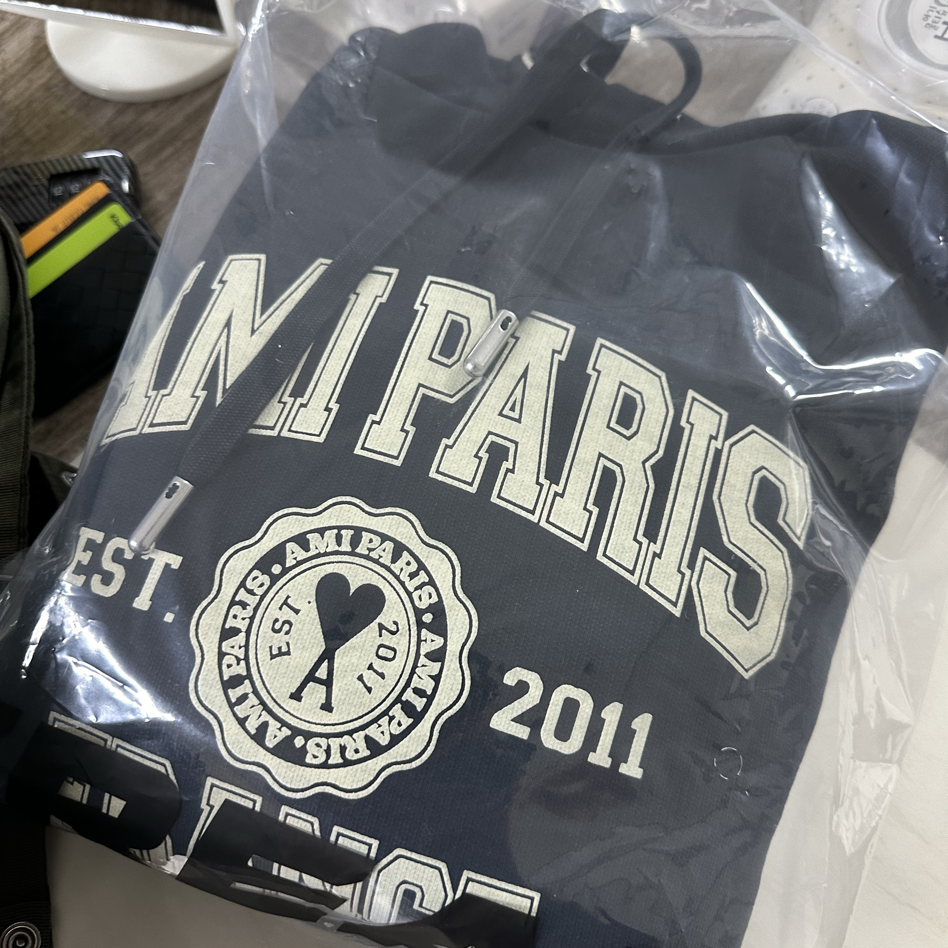 Ami Paris France Hood Sweatshirt Black 착용 스타일
