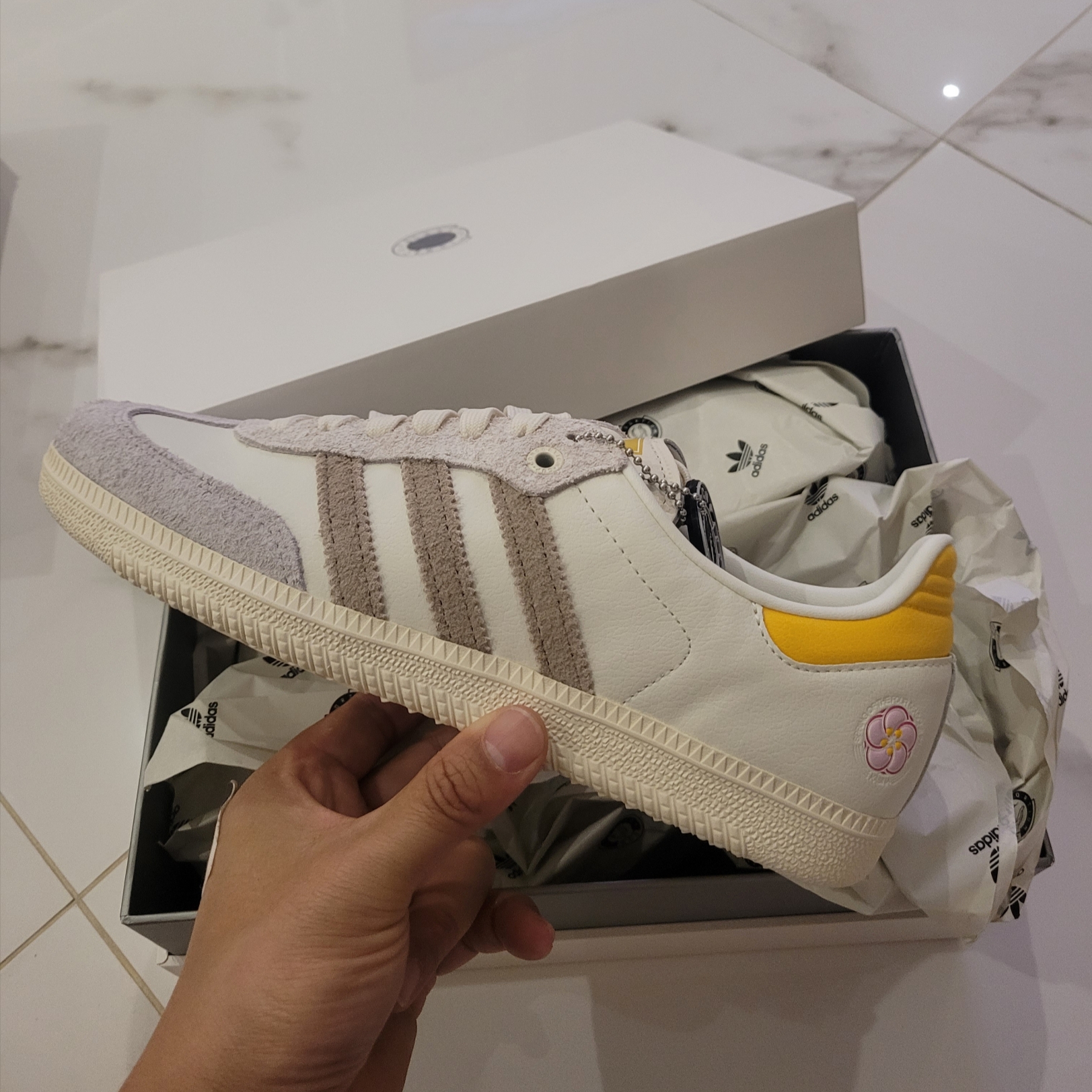 Adidas x Kasina Samba Consortium Cup Off White Trace Khaki 착용 스타일