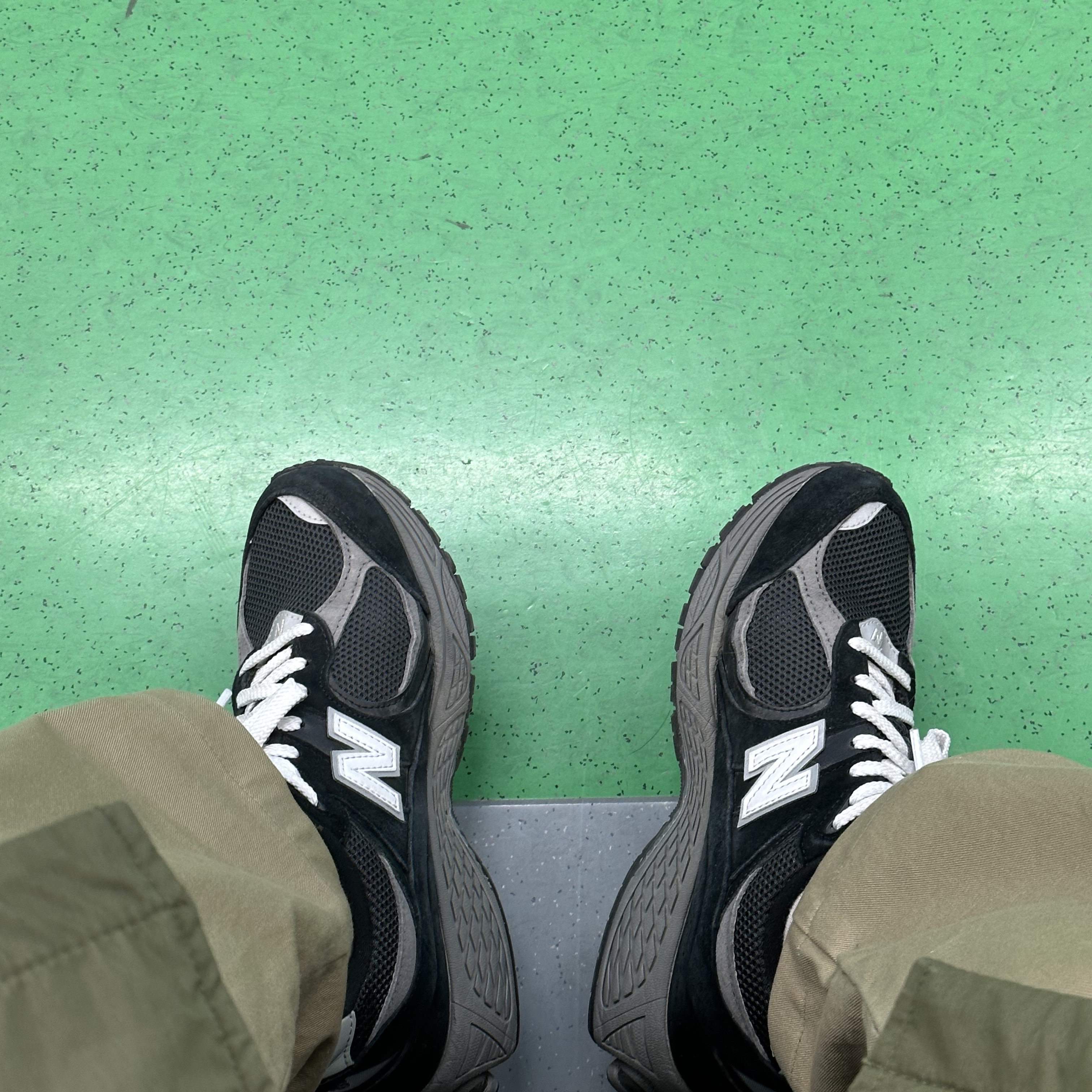 New Balance 2002R Black Dark Grey - JD Sports Exclusive 착용 스타일 - 1