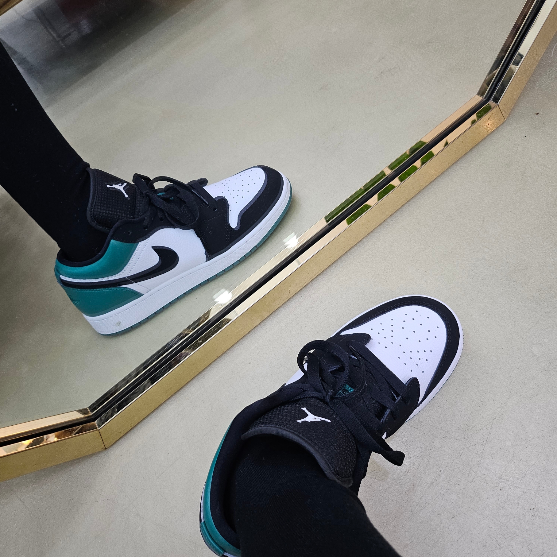(GS) Jordan 1 Low Black Mystic Green 착용 스타일