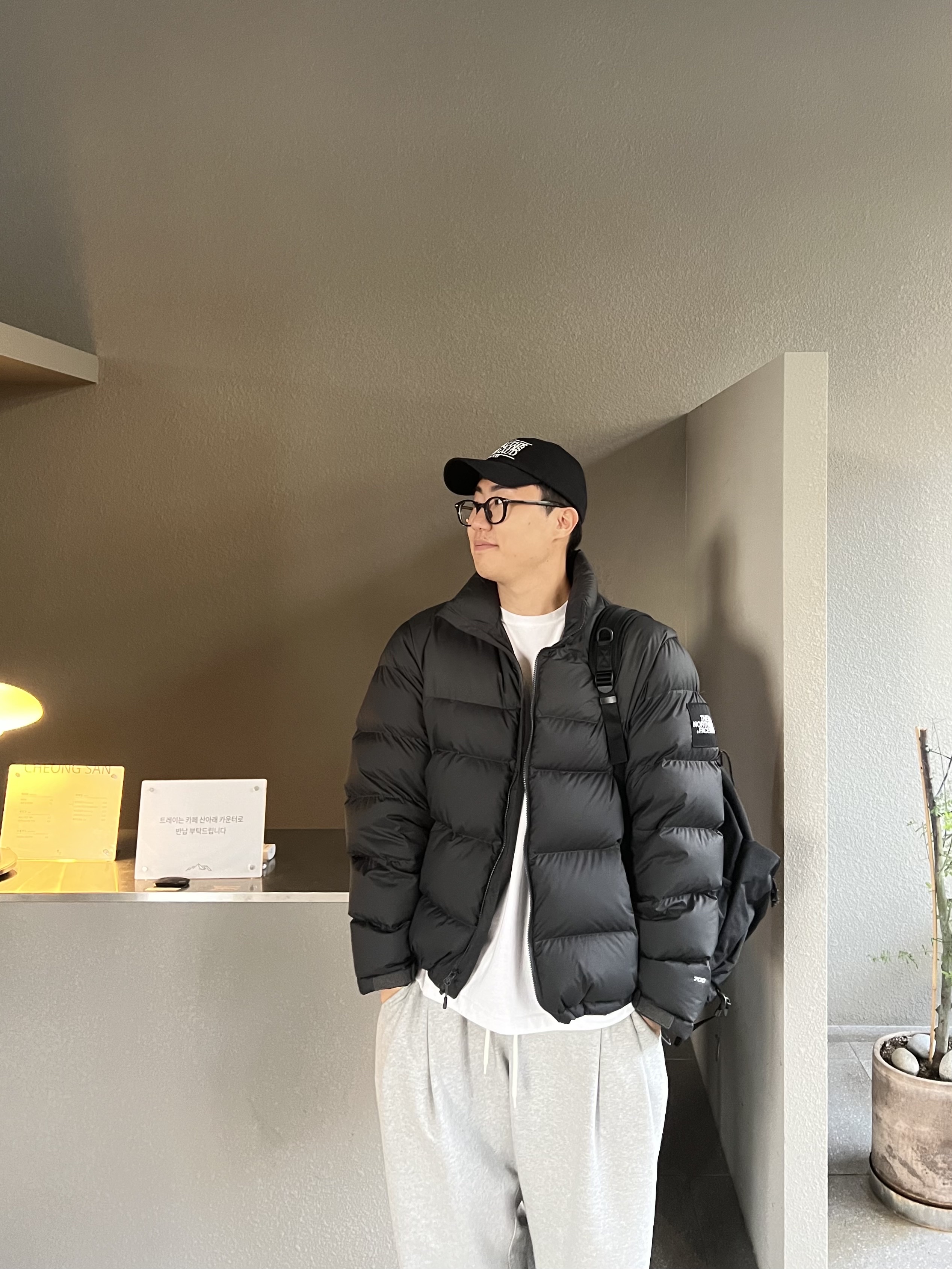The North Face Thermoball Traction Mule V Black, The North Face 1992 Nuptse Jacket Black 착용 스타일 - 2