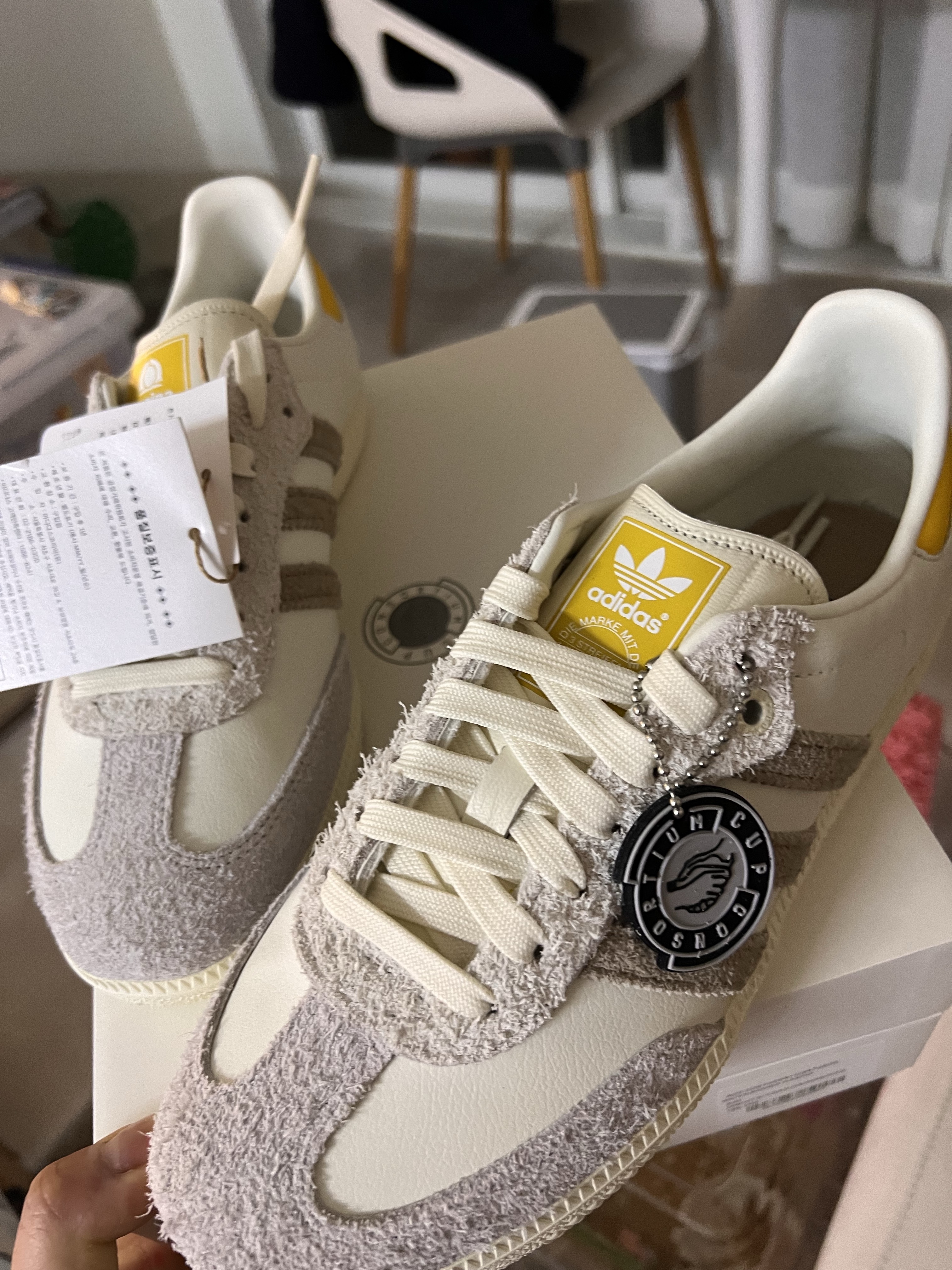 Adidas x Kasina Samba Consortium Cup Off White Trace Khaki 착용 스타일