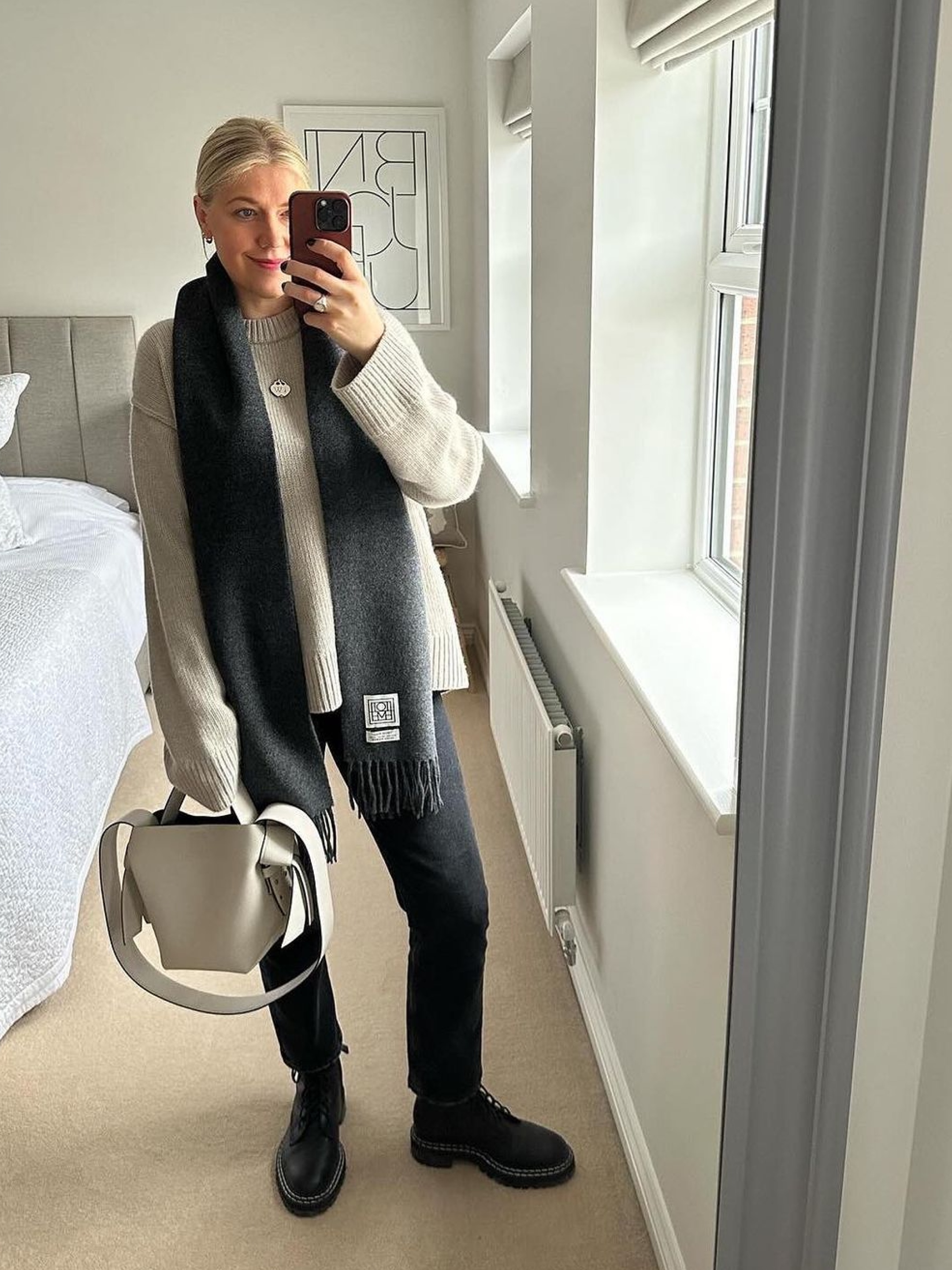 Toteme Classic Wool Muffler Dark Grey Melange, Toteme Classic Wool Muffler Light Grey Melange 착용 스타일 - 2