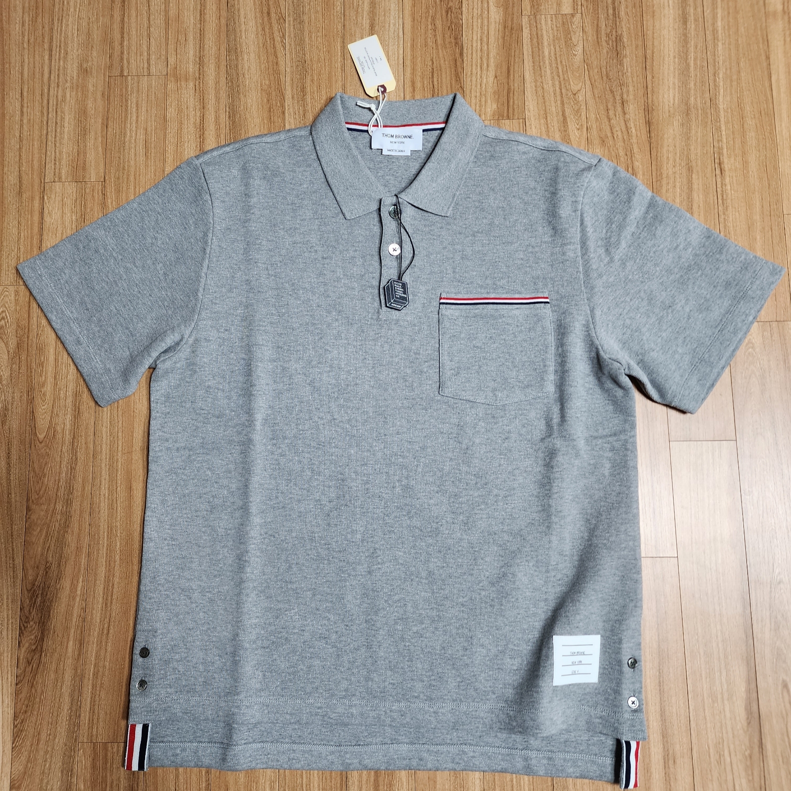 Thom Browne Cotton Interlock Short Sleeve Pocket Polo Light Grey 착용 스타일