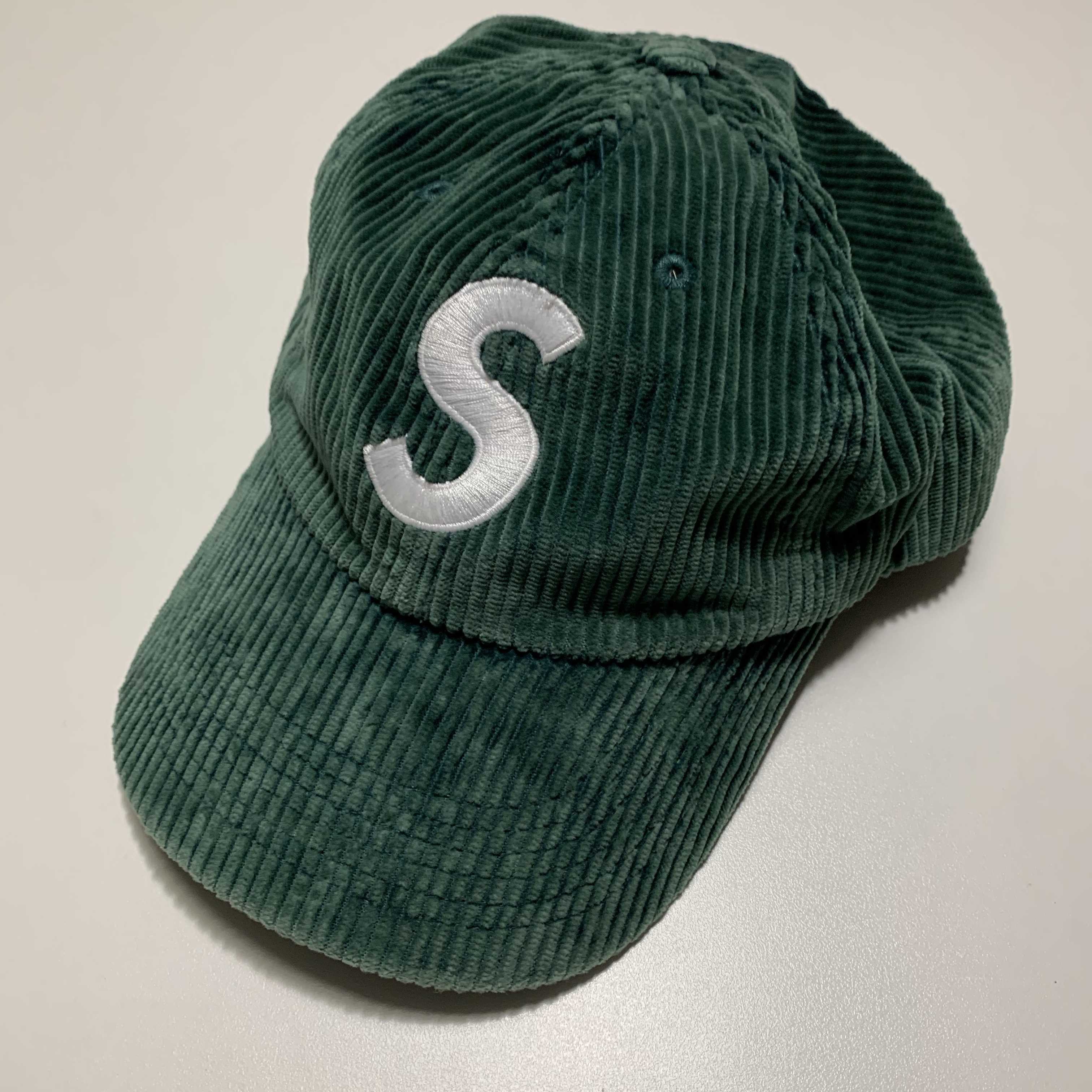 Supreme Corduroy S Logo 6-Panel Green - 23FW, Supreme Worldwide Hooded Sweatshirt Ash Grey - 23SS 착용 스타일 - 2