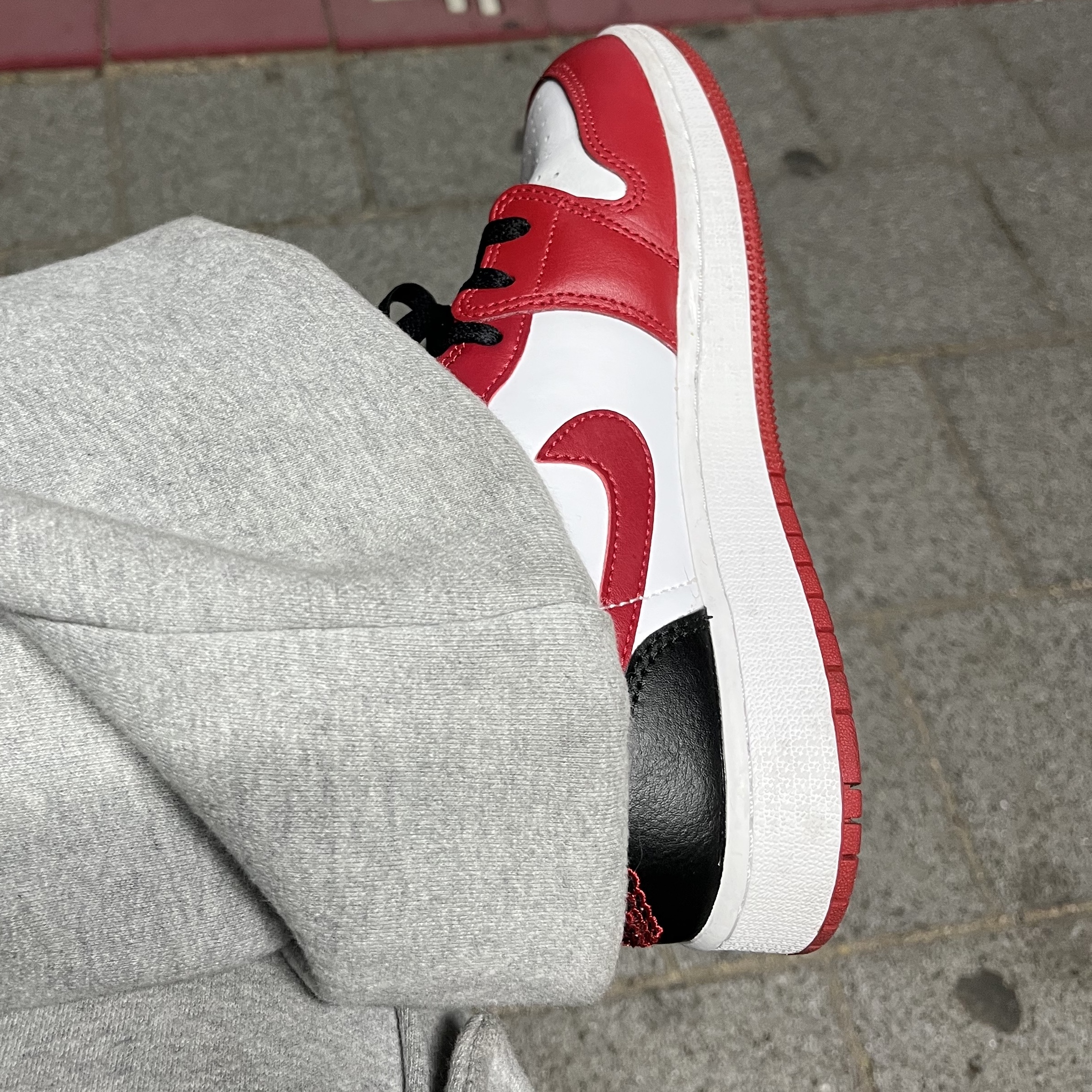 (GS) Jordan 1 Low White Gym Red Black 착용 스타일