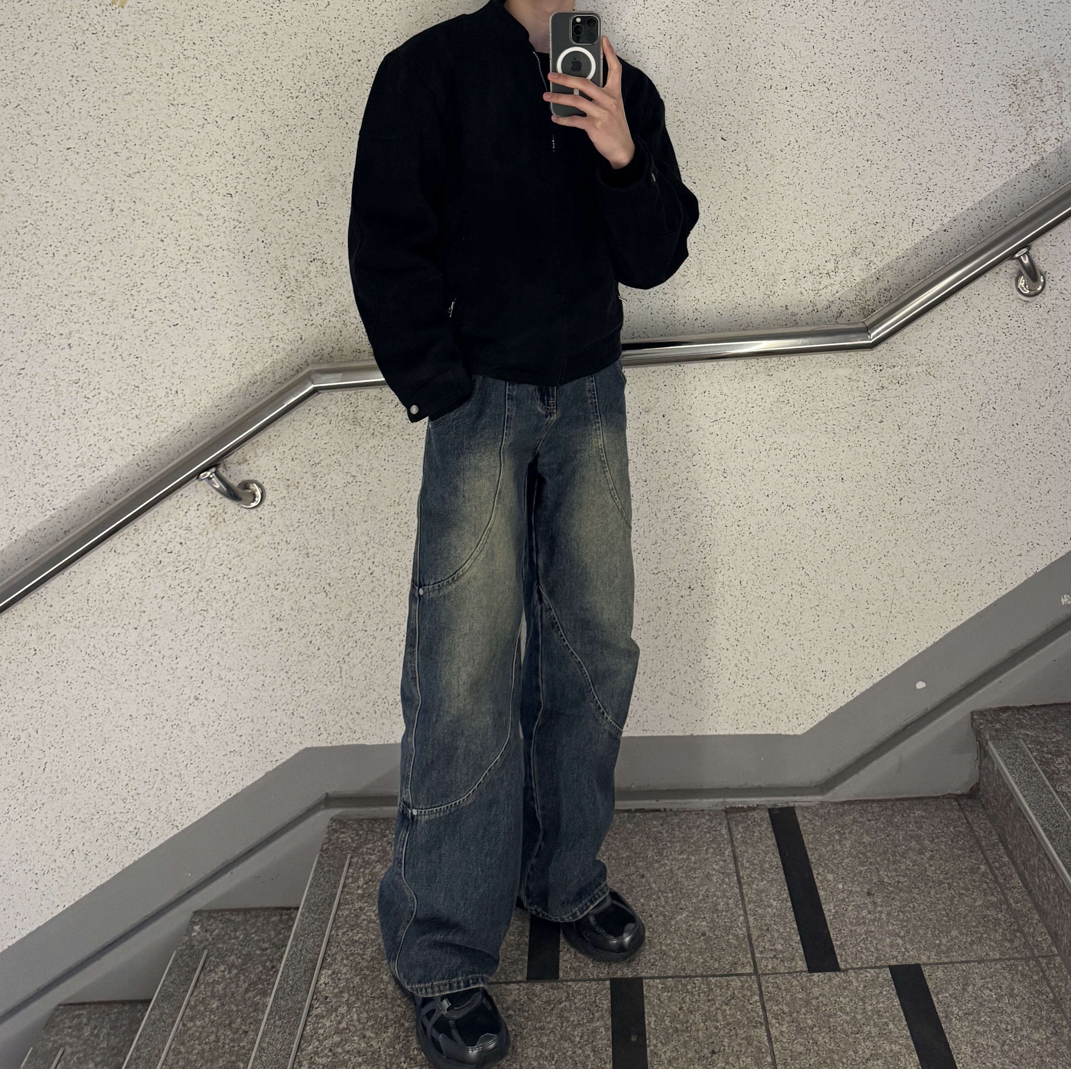 Nike V2K Run Black Anthracite 착용 스타일
