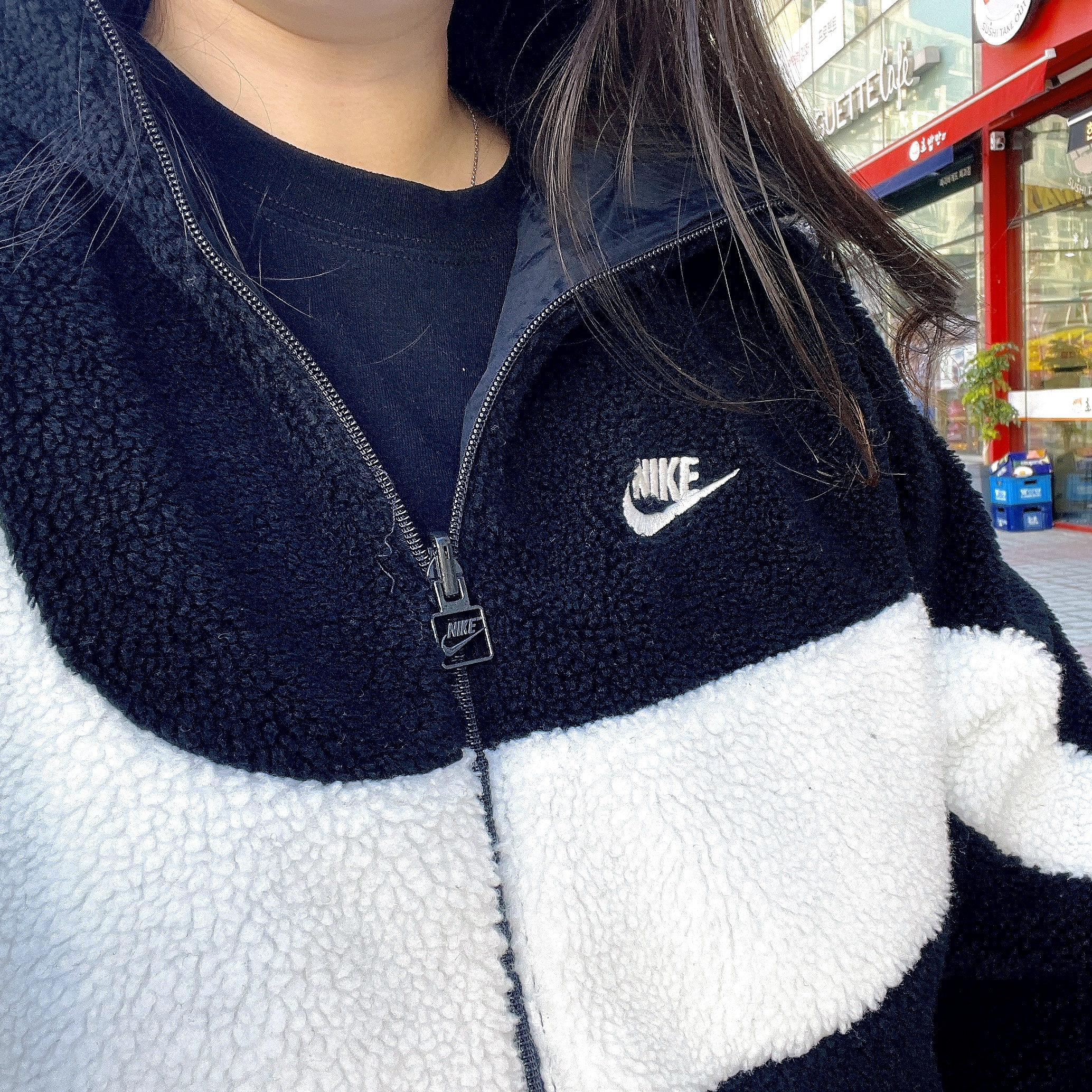Nike Big Swoosh Full Zip Jacket Black Sail 착용 스타일 - 1