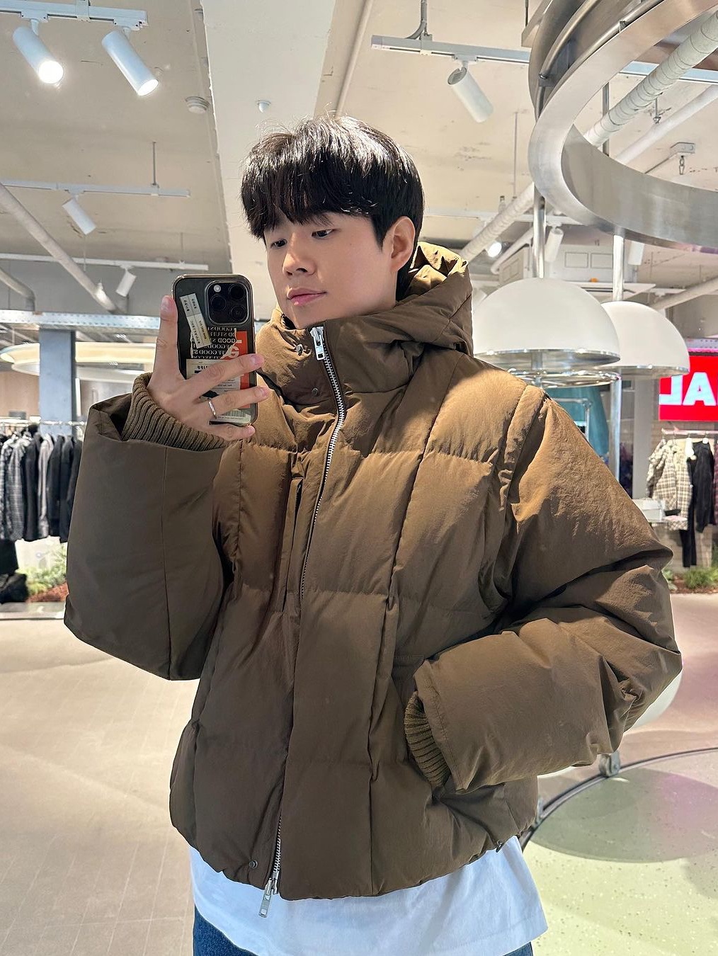 [KREAM 단독] Haleine Detachable Hooded Goose Down Jacket Creambeige (VJ406) 착용 스타일