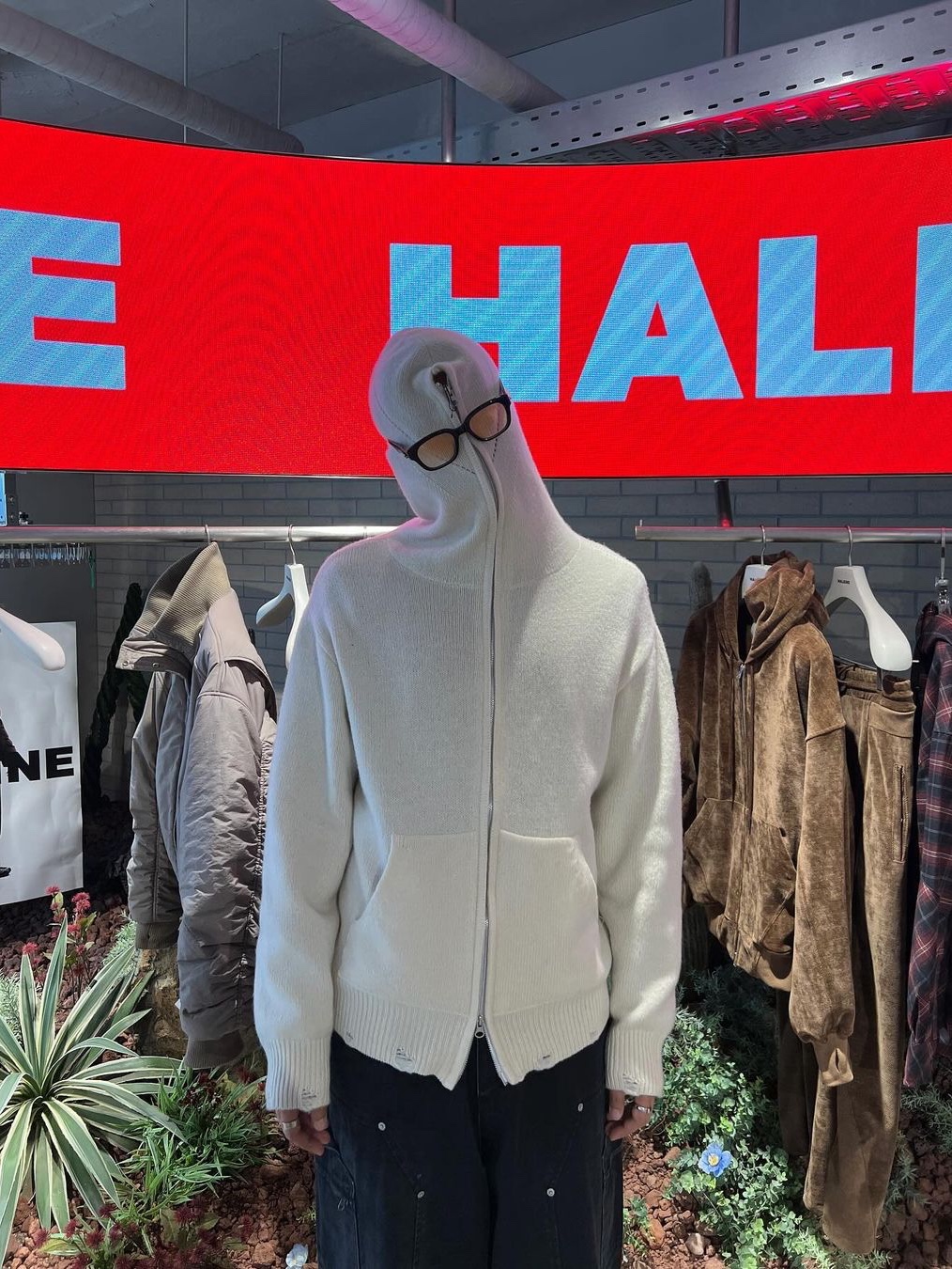 Haleine Full Zipup Knit Hoodie Cream, Haleine Full Zipup Knit Hoodie Grey 착용 스타일