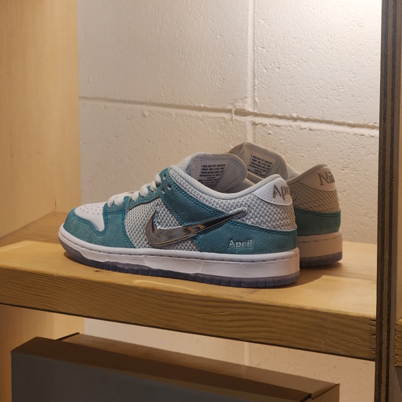 Nike x April Skateboards SB Dunk Low Pro QS Racer Blue Metallic Silver 착용 스타일