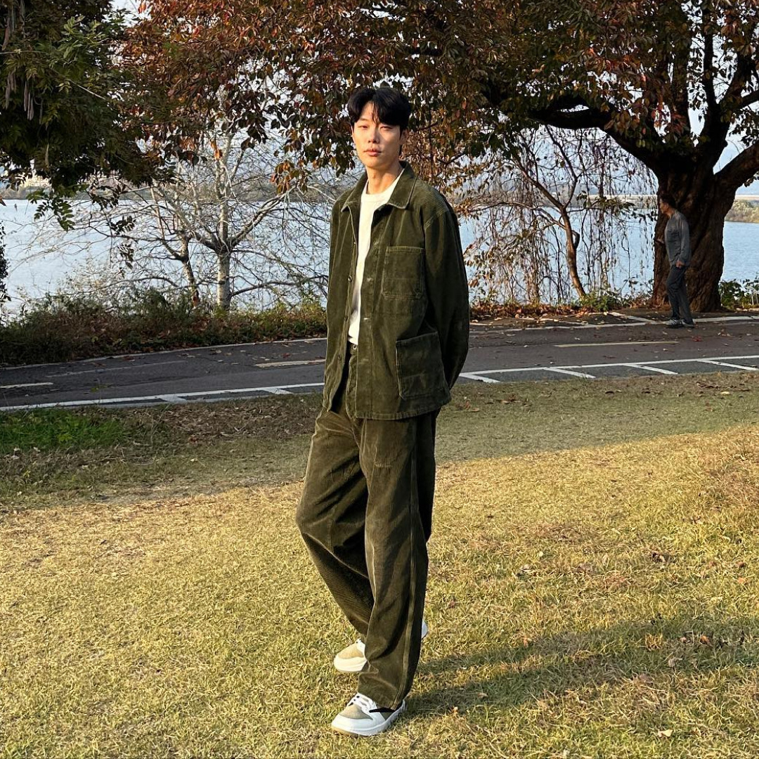 Jordan 1 x Travis Scott Retro Low Golf NRG Neutral Olive 착용 스타일 - 4