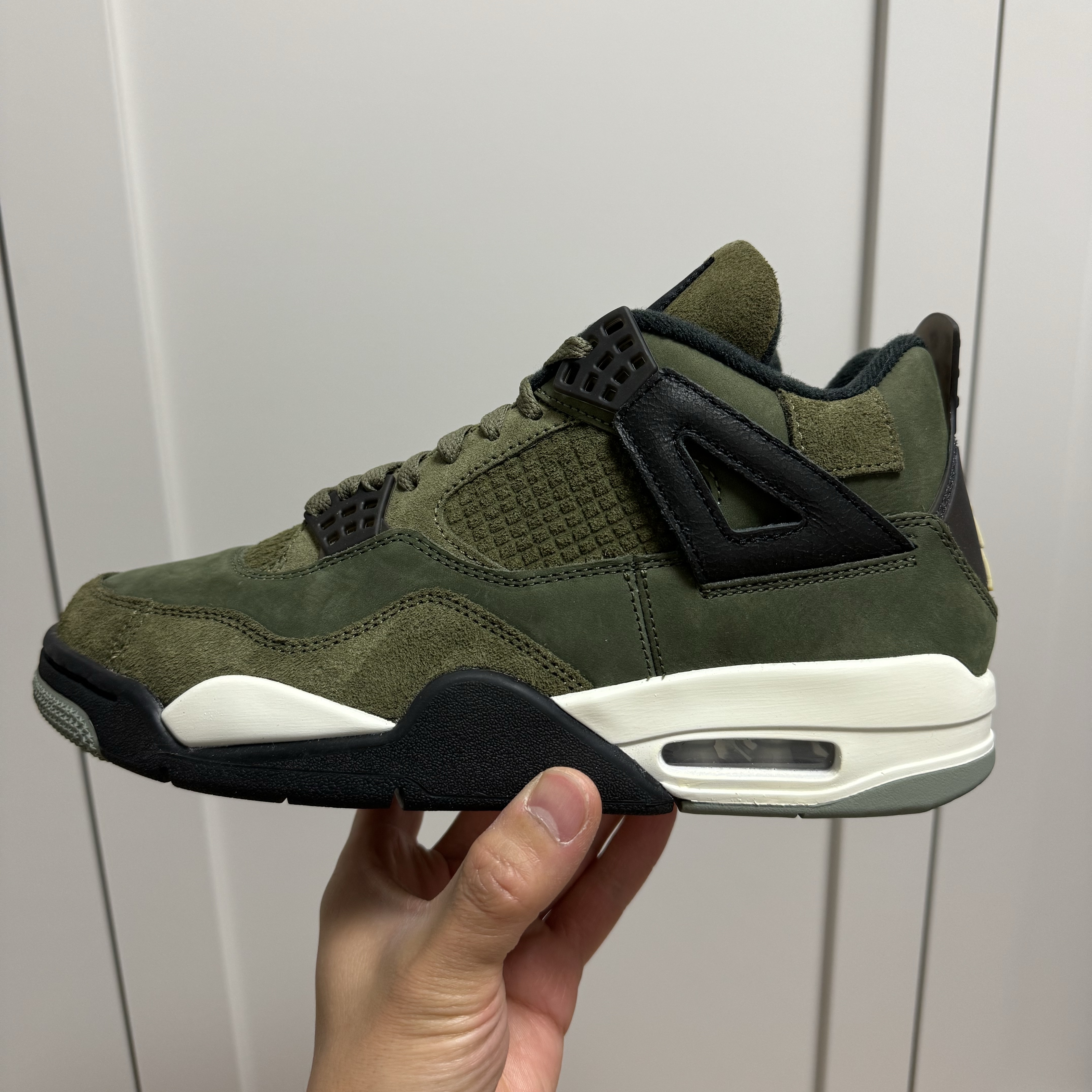 Jordan 4 Retro SE Craft Medium Olive 착용 스타일 - 2