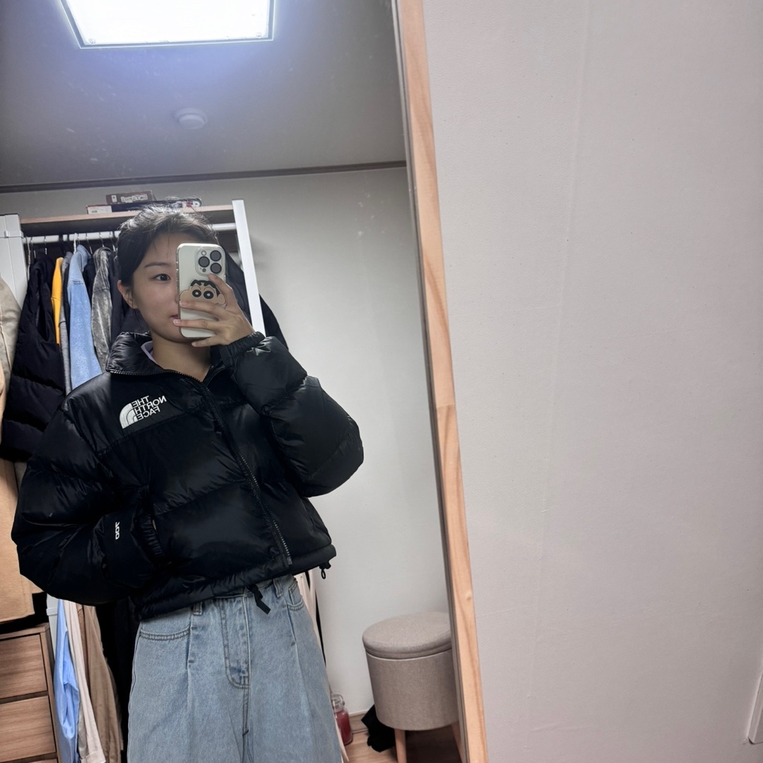(W) The North Face Nuptse Short Jacket Black 착용 스타일 - 2