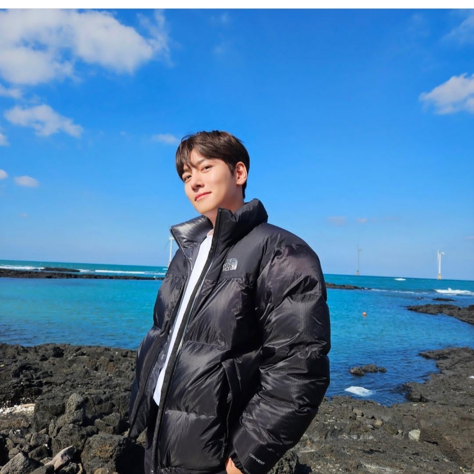 The North Face 1996 Eco Nuptse Jacket Real Black 착용 스타일 - 3