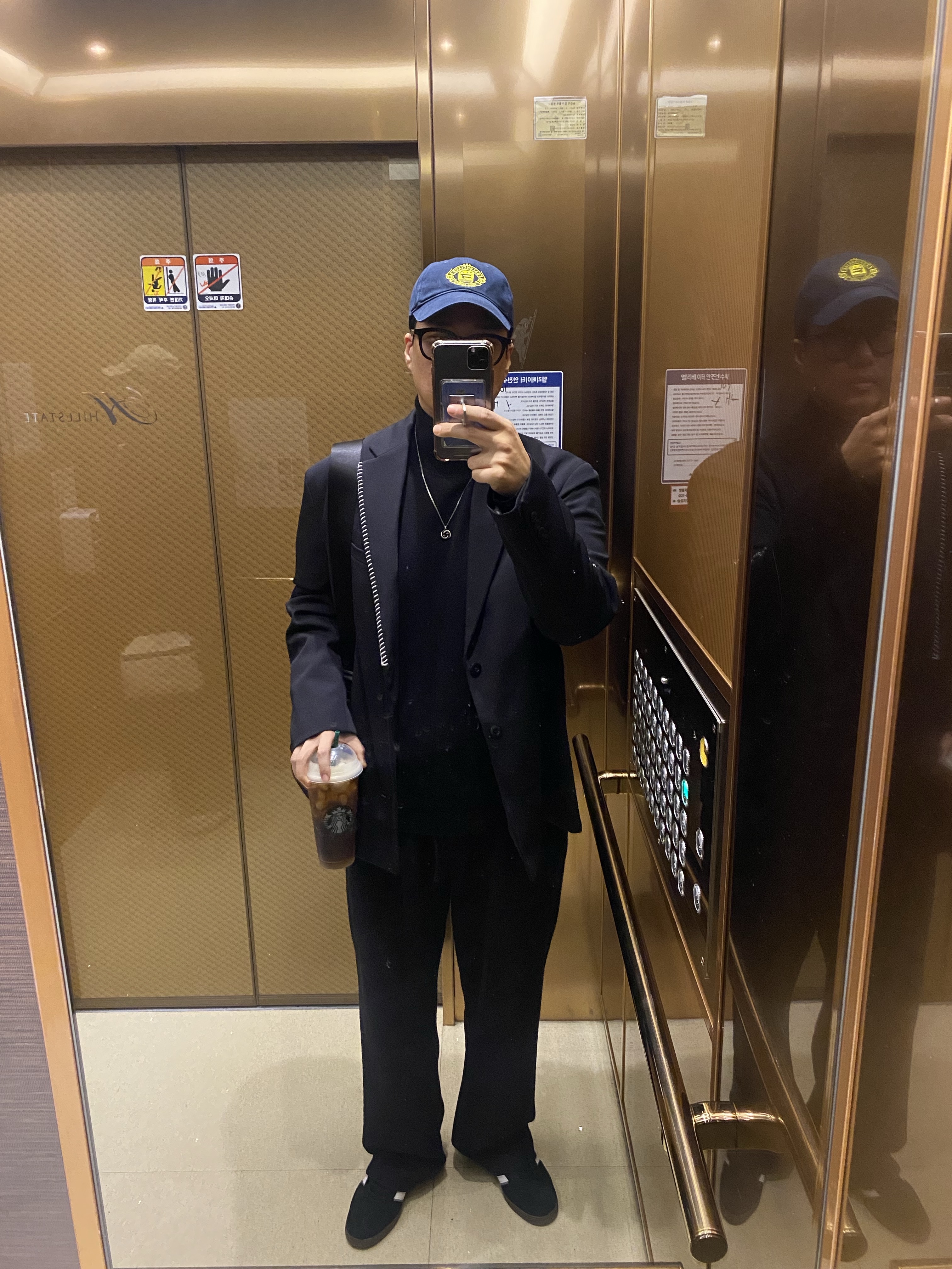 Adidas Spezial Handball Core Black, Balenciaga Quest Cap Navy 착용 스타일