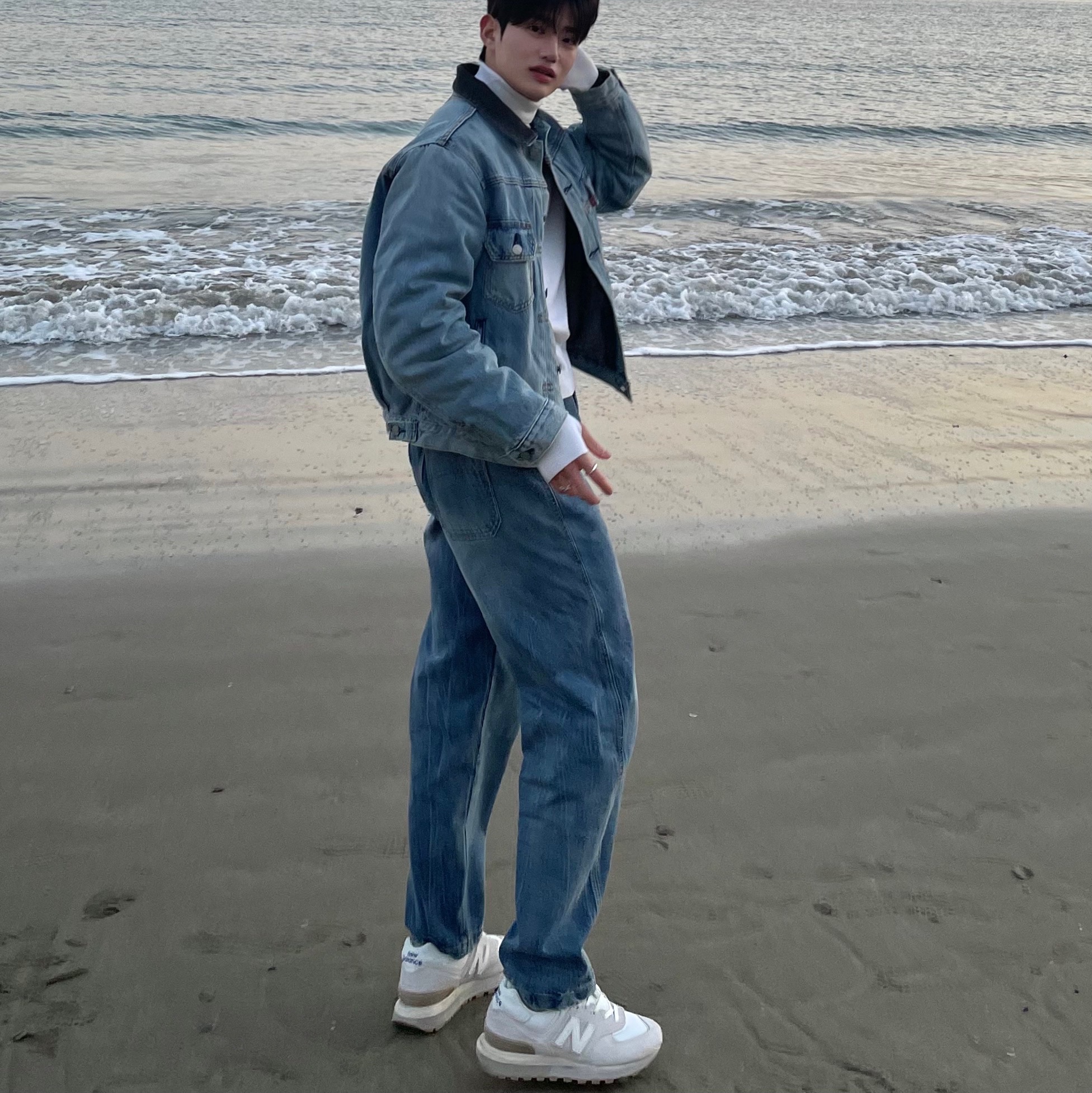 Stussy x Levi's Embossed Trucker Jacket Indigo, New Balance x Recto 574 Ash Cream Legacy 착용 스타일 - 2