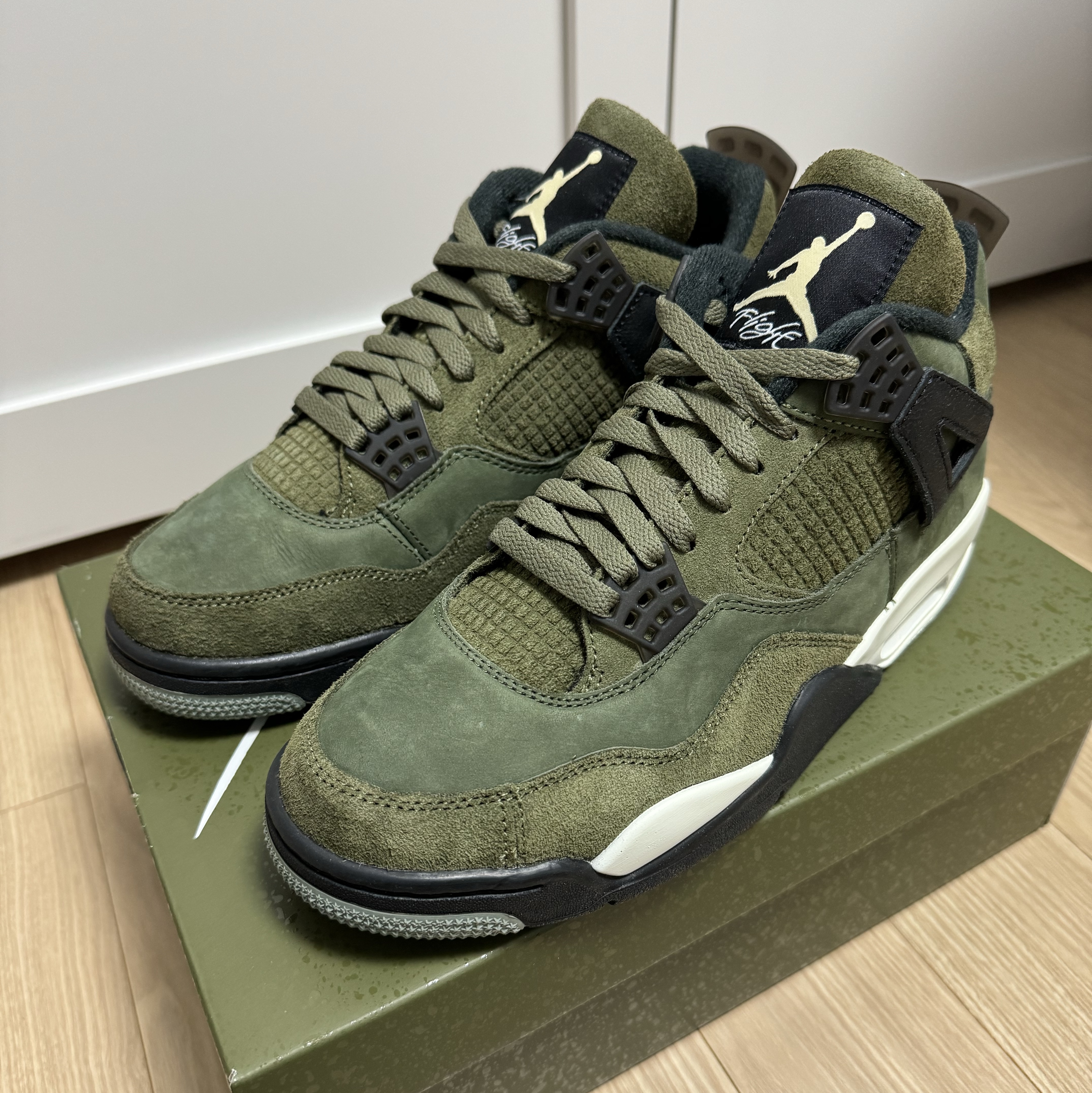Jordan 4 Retro SE Craft Medium Olive 착용 스타일 - 1