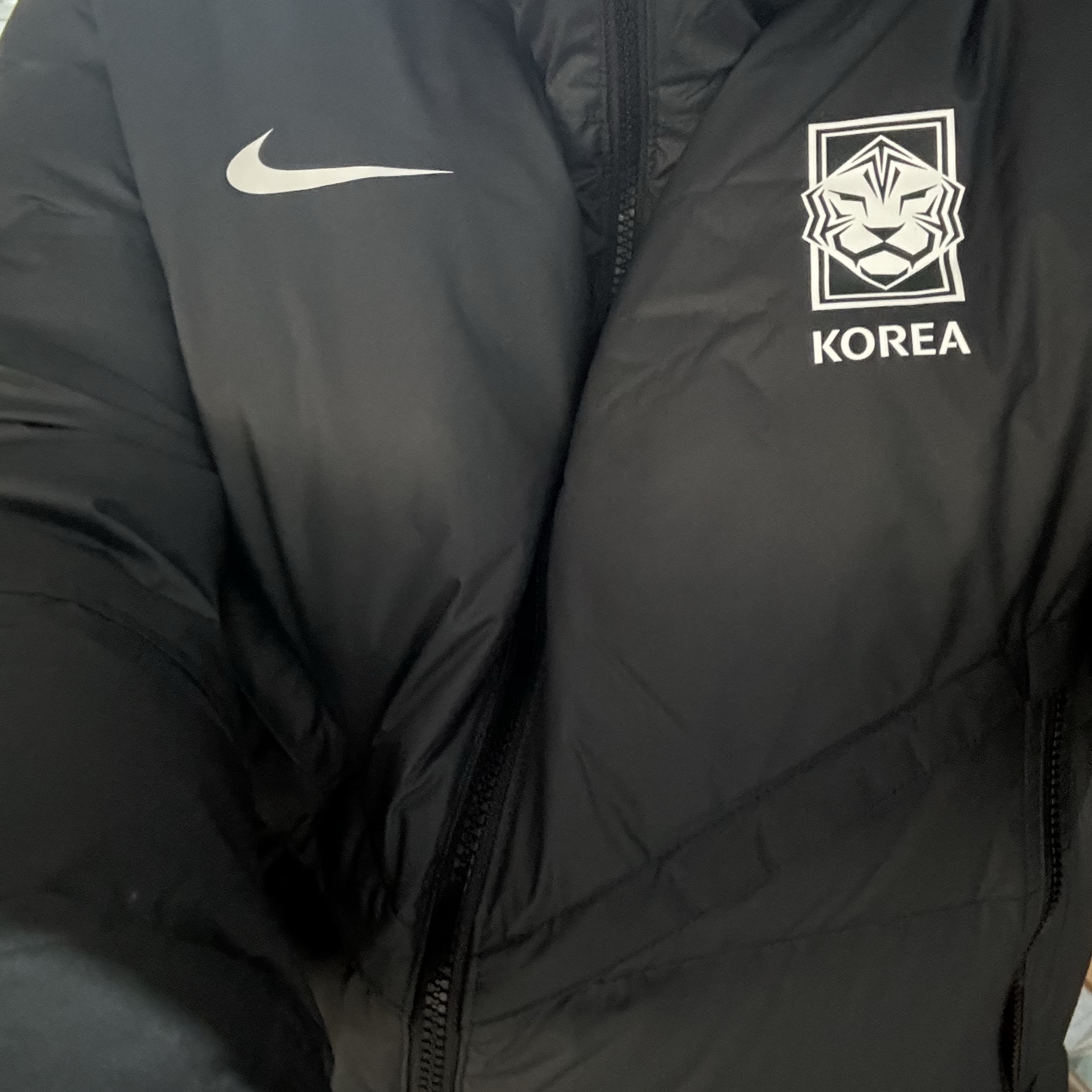 Nike Korea Strike Storm-Fit Down Football Jacket Black, Nike V2K Run Summit White Metallic Silver 착용 스타일 - 2