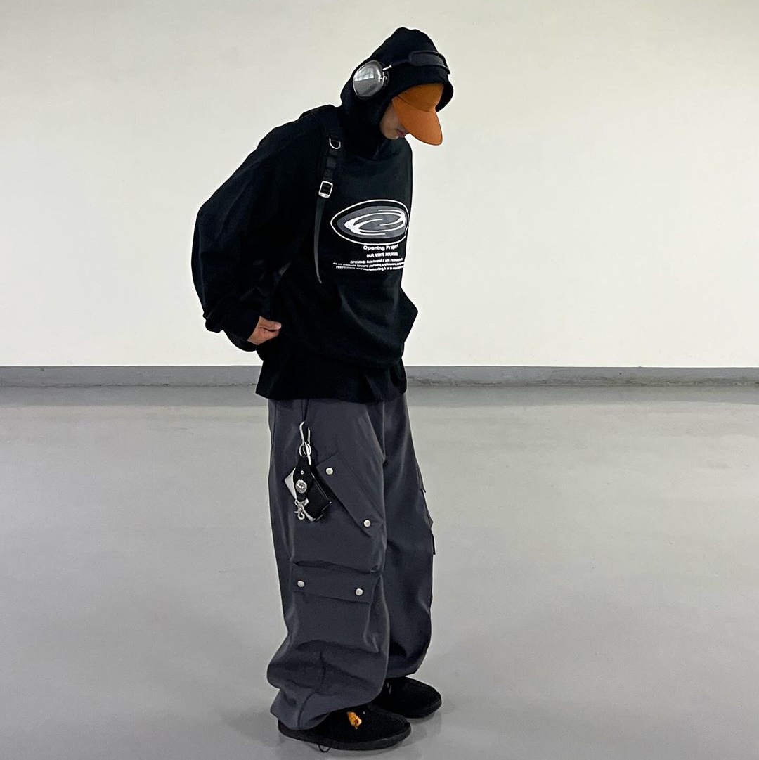 Opening Project Oval Logo Hoodie Black, Opening Project Oval Logo Hoodie Charcoal 착용 스타일 - 5