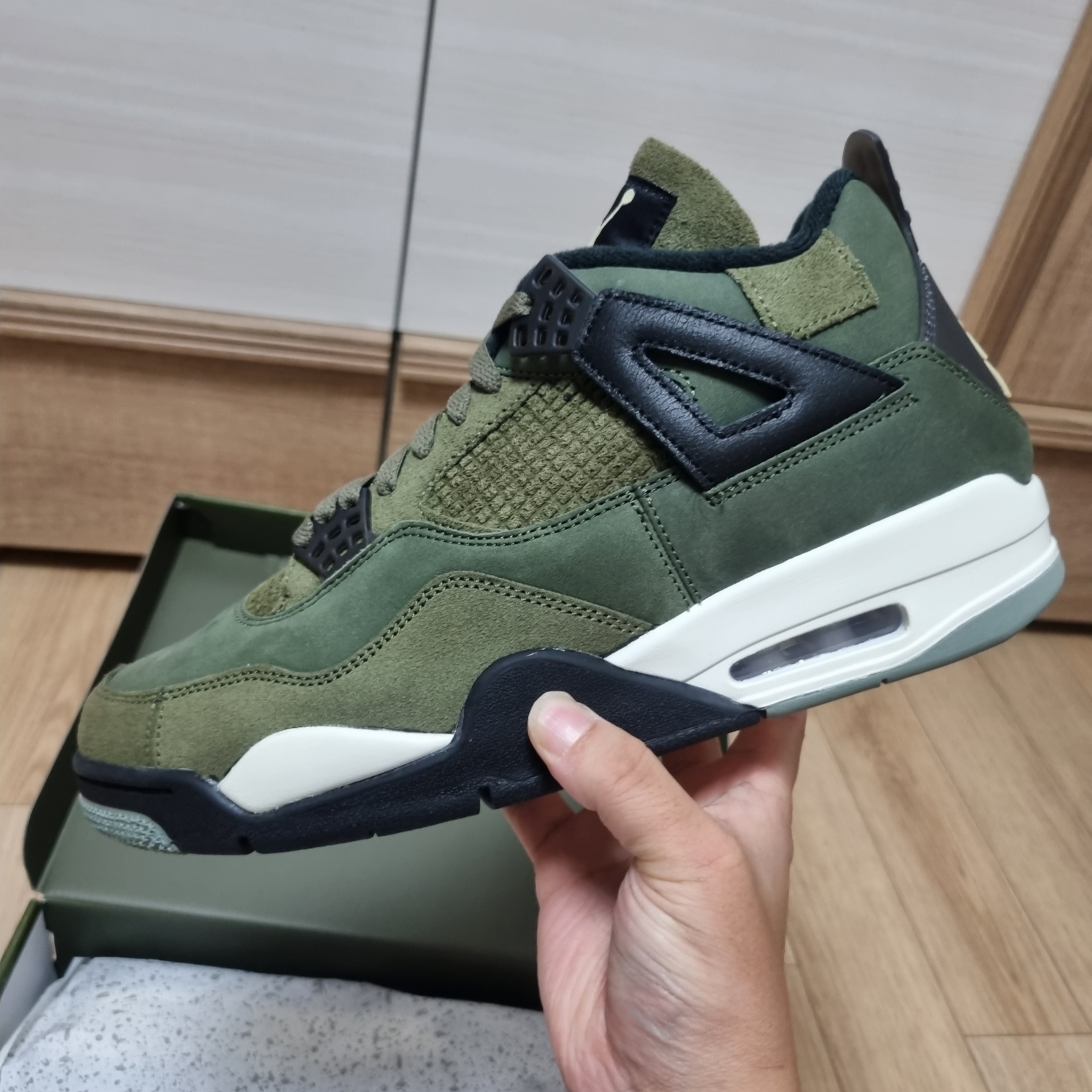 Jordan 4 Retro SE Craft Medium Olive 착용 스타일 - 1