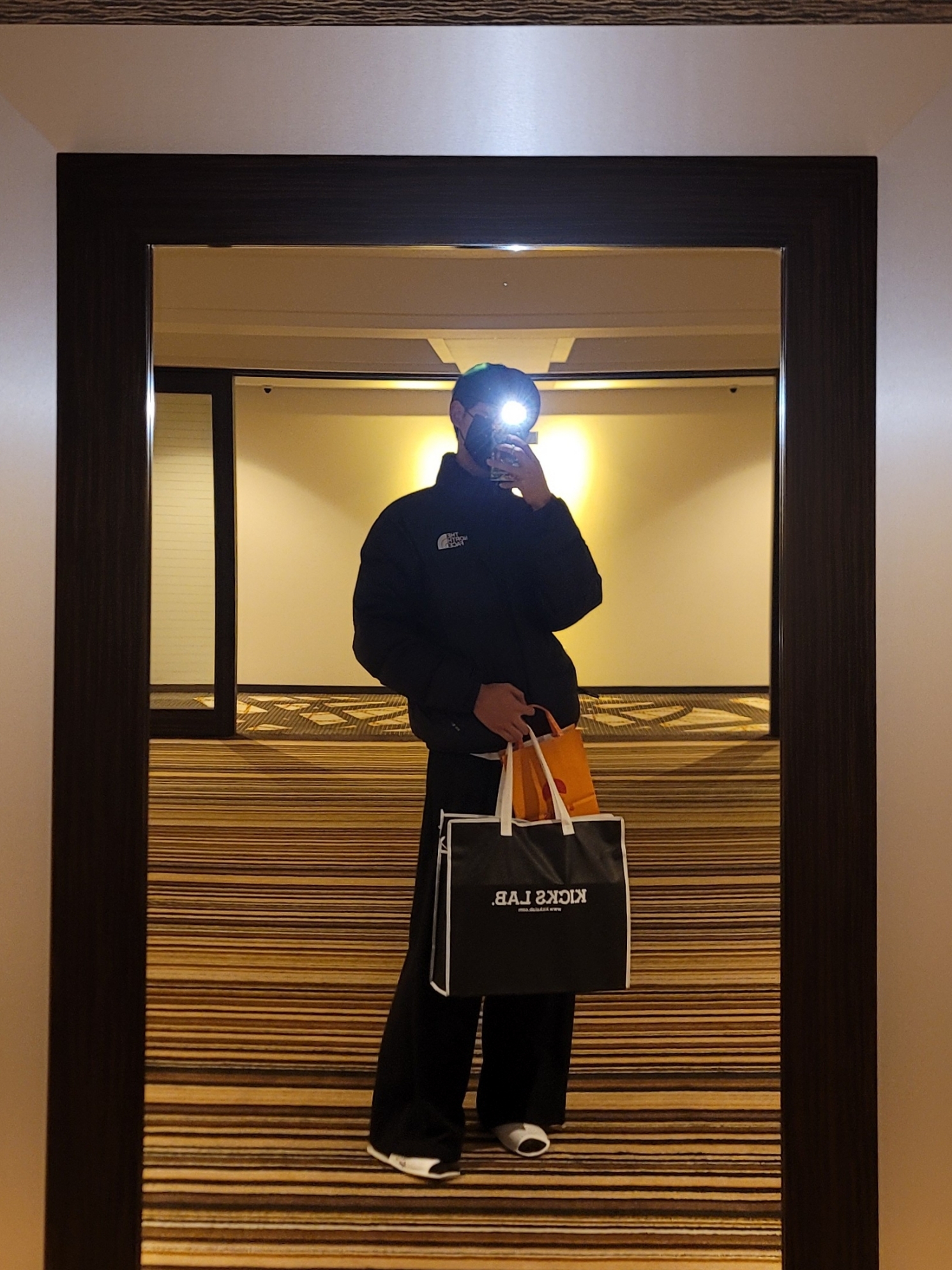 The North Face 1996 Retro Nuptse Down Jacket TNF Black, The North Face 1996 Retro Nuptse Jacket Black 착용 스타일 - 1