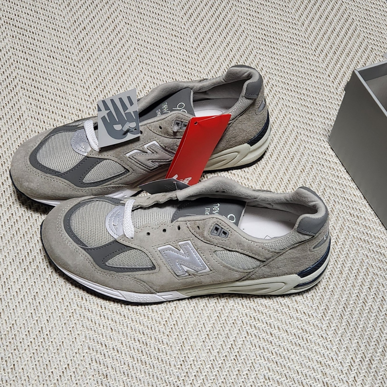 New Balance 990v2 Made in USA Grey 착용 스타일