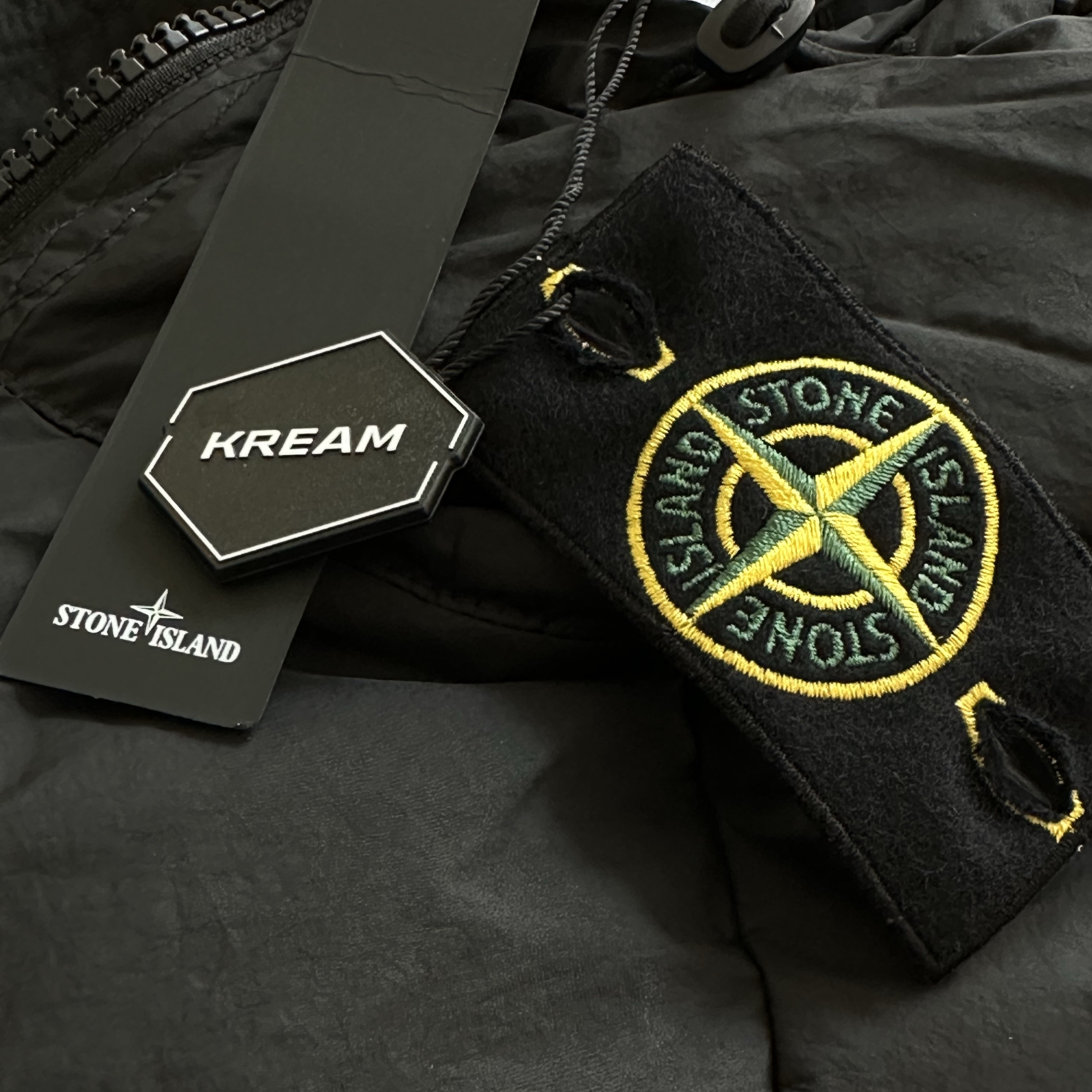 Stone Island 40223 Garment Dyed Crinkle Reps Down Jacket Black - 22FW 착용 스타일