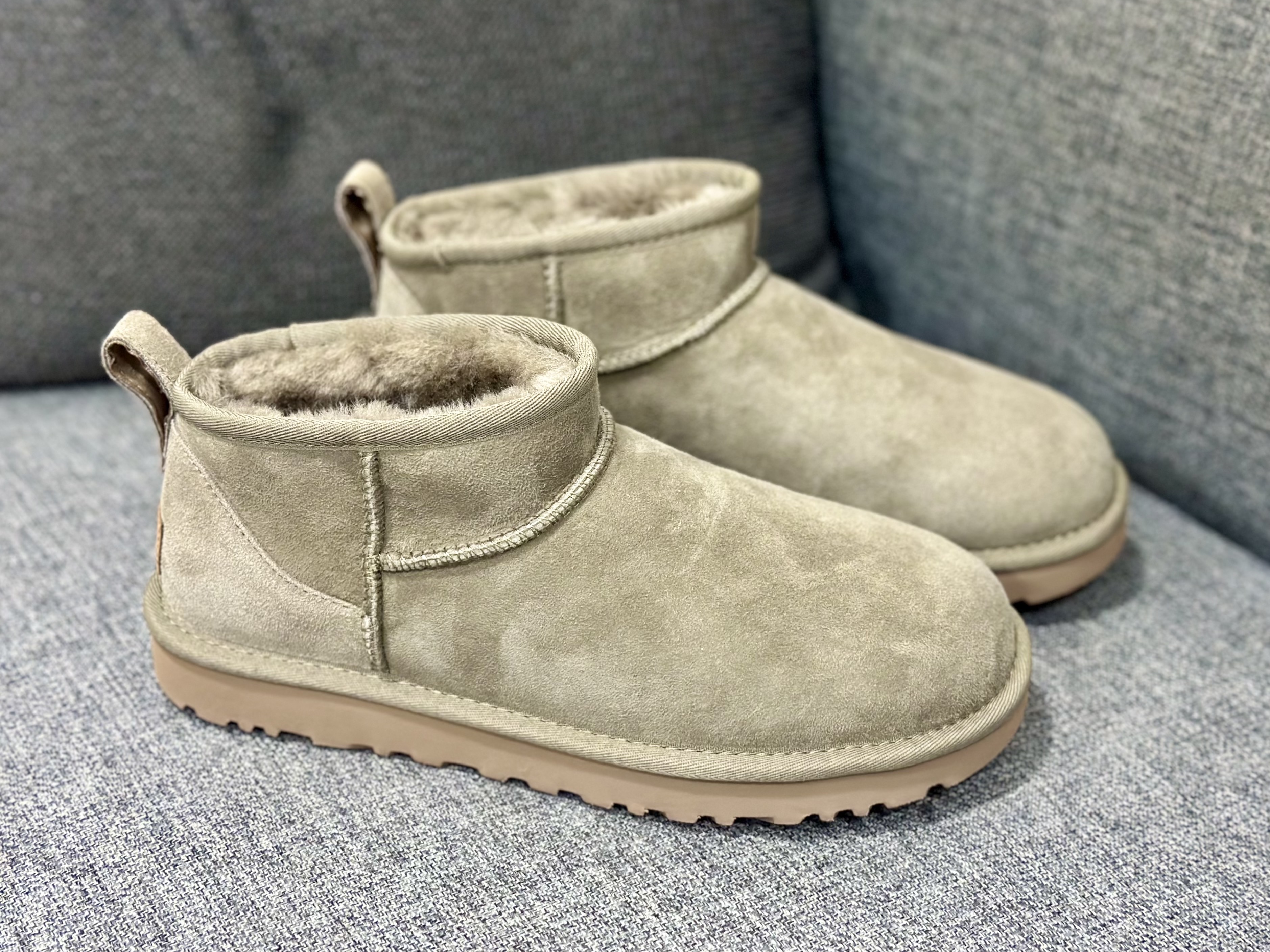 (W) UGG Classic Ultra Mini Boots Antilope 착용 스타일