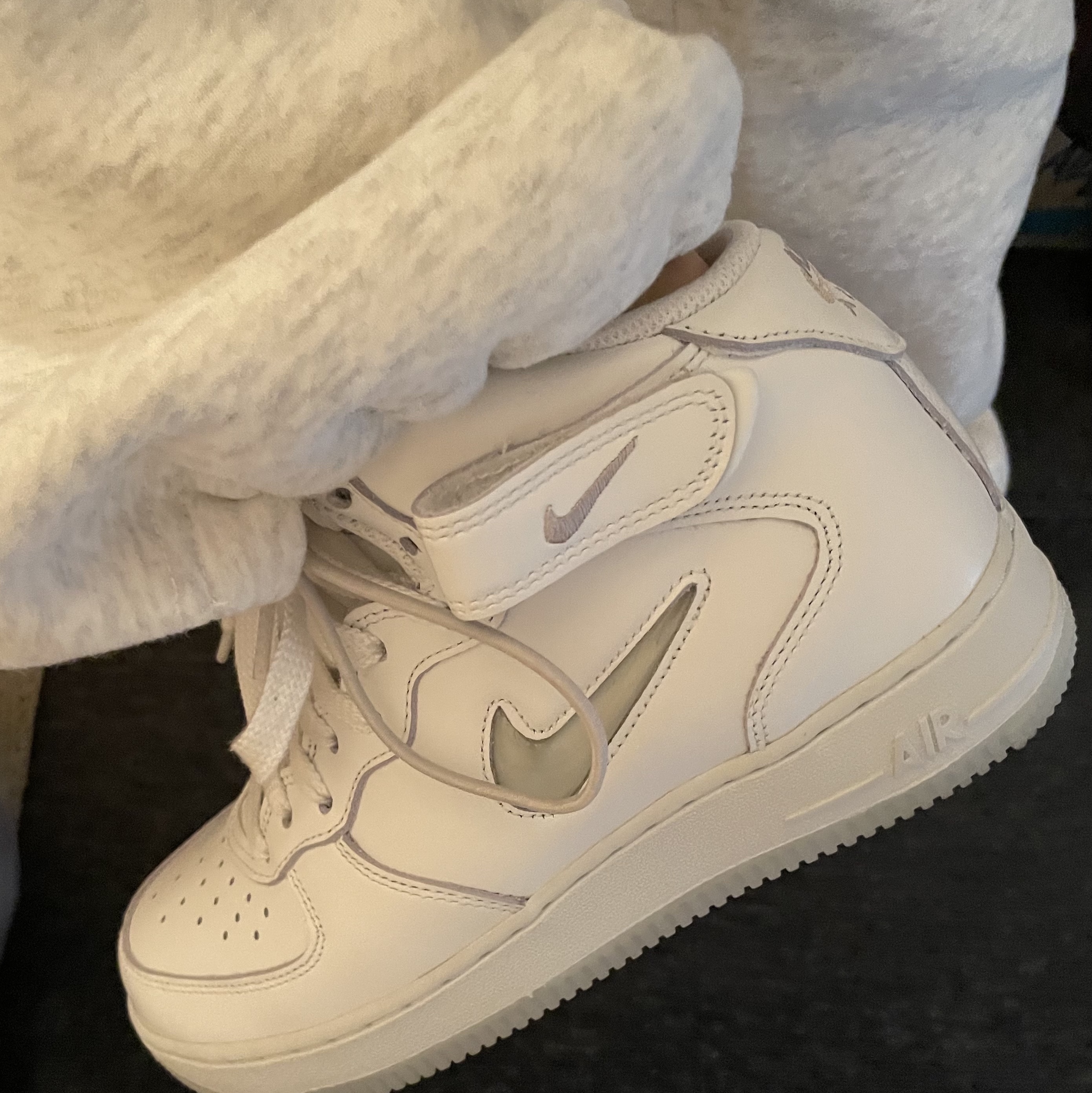 Nike Air Force 1 Mid '07 Color of the Month Summit White 착용 스타일