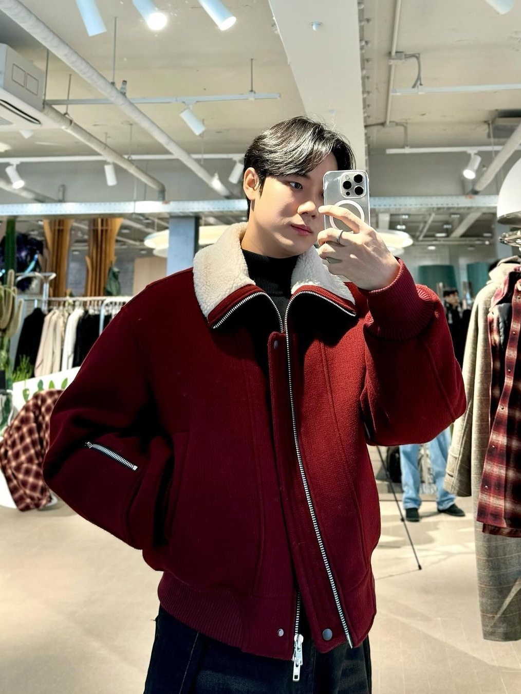 Haleine Shearing Crop Blouson Burgundy 착용 스타일