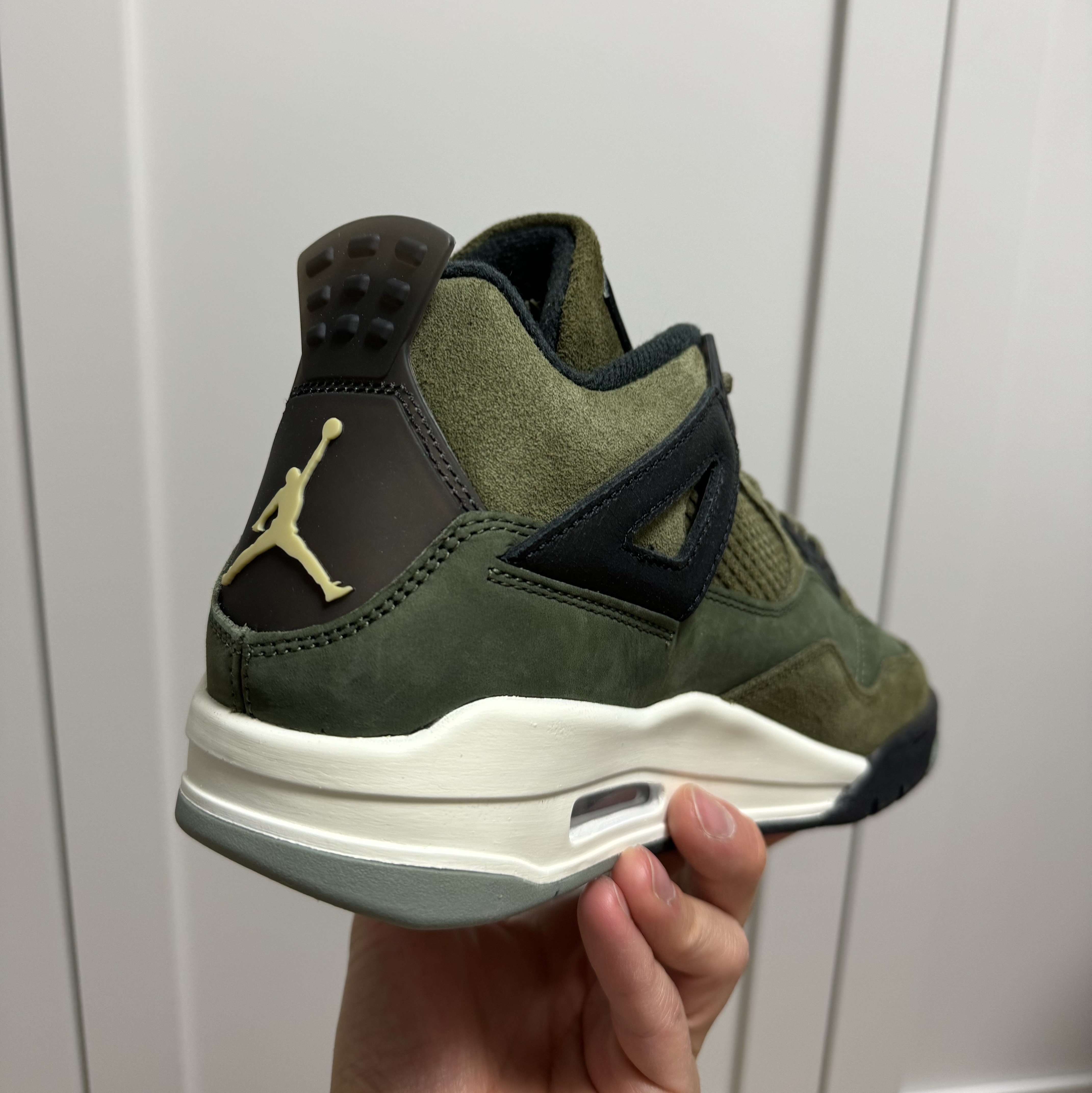 Jordan 4 Retro SE Craft Medium Olive 착용 스타일 - 3