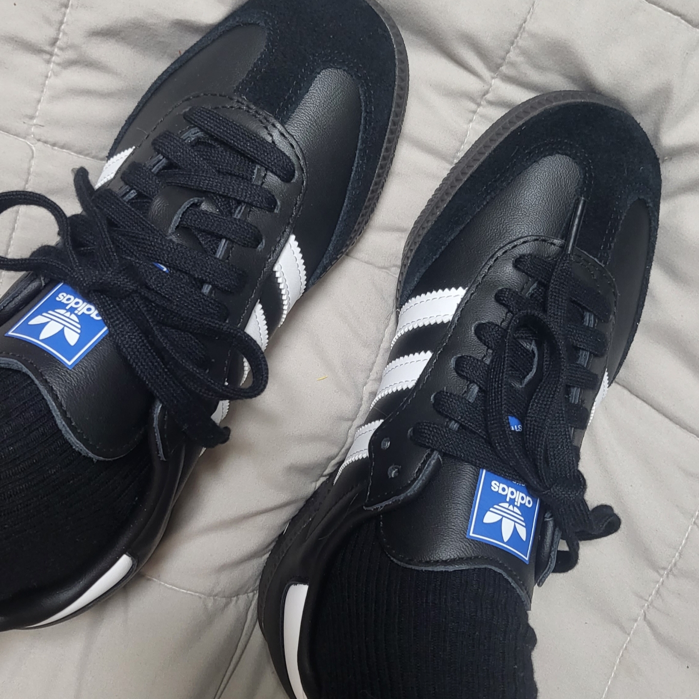 Adidas Samba OG Black White Gum 착용 스타일