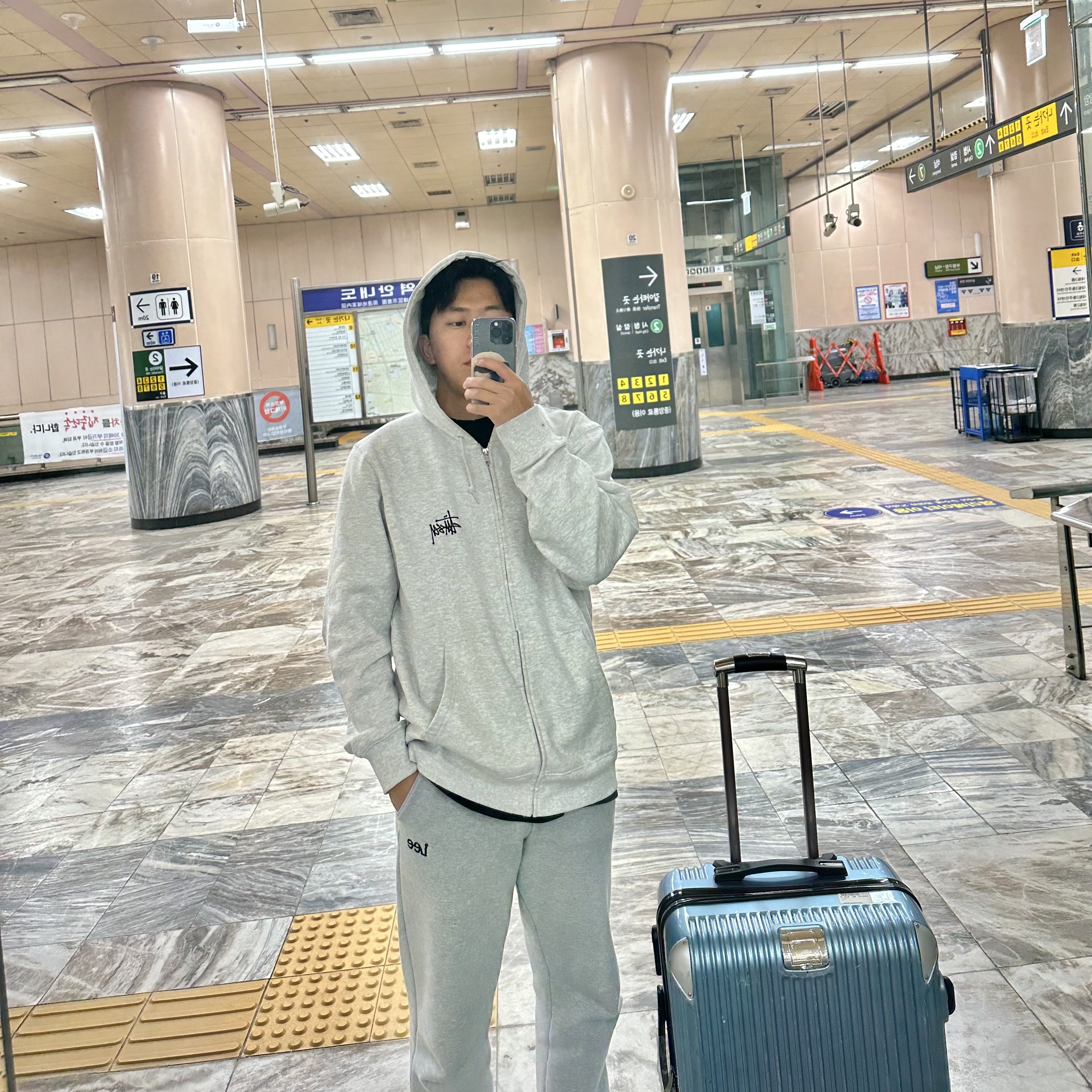 Stussy Basic Stussy Zip Hoodie Ash Heather 2021, (W) Jordan 1 Retro Low OG Black and Dark Powder Blue 착용 스타일