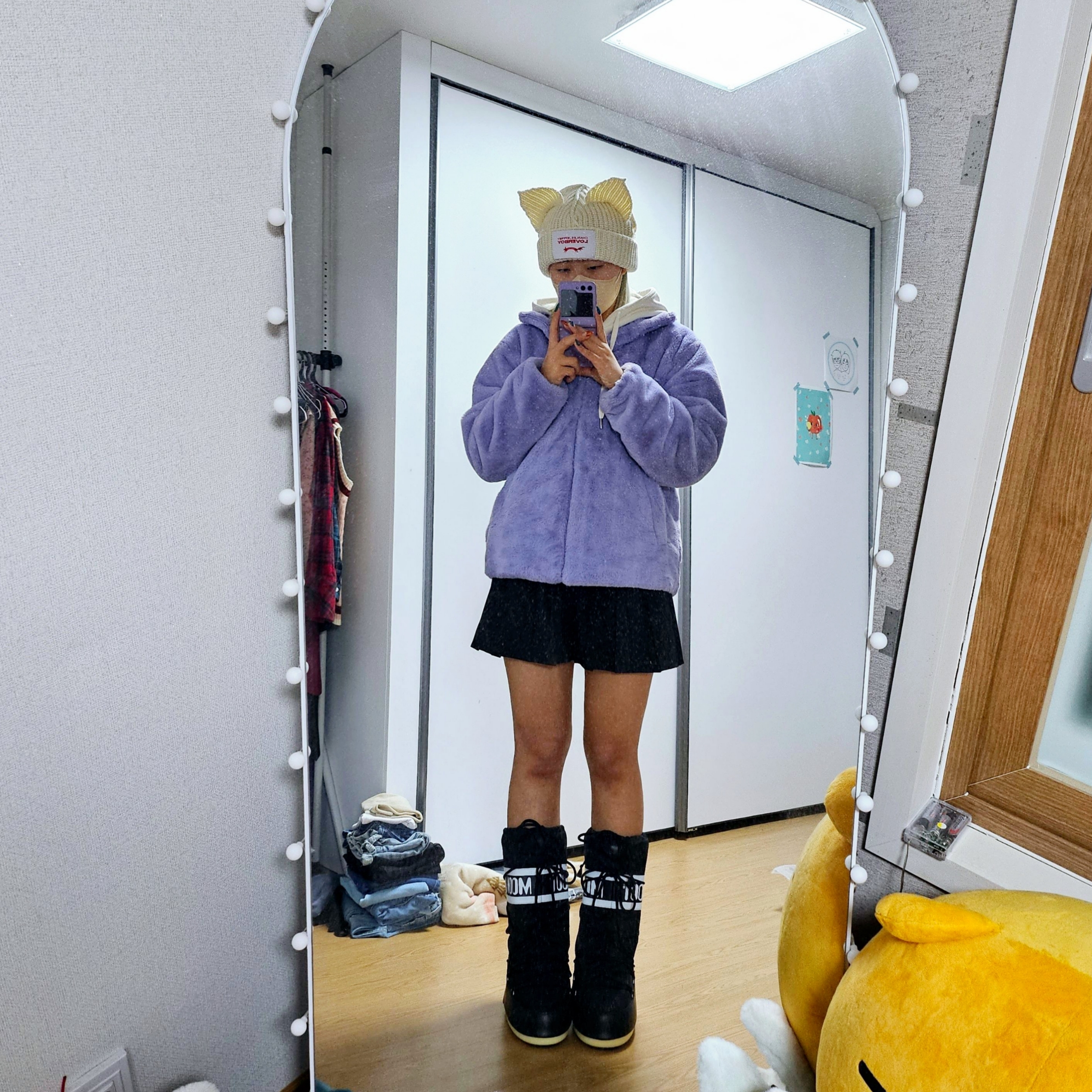 (W) Moon Boot Icon Nylon Boots Black, Charles Jeffrey Loverboy Chunky Ears Beanie Ecru 착용 스타일 - 4