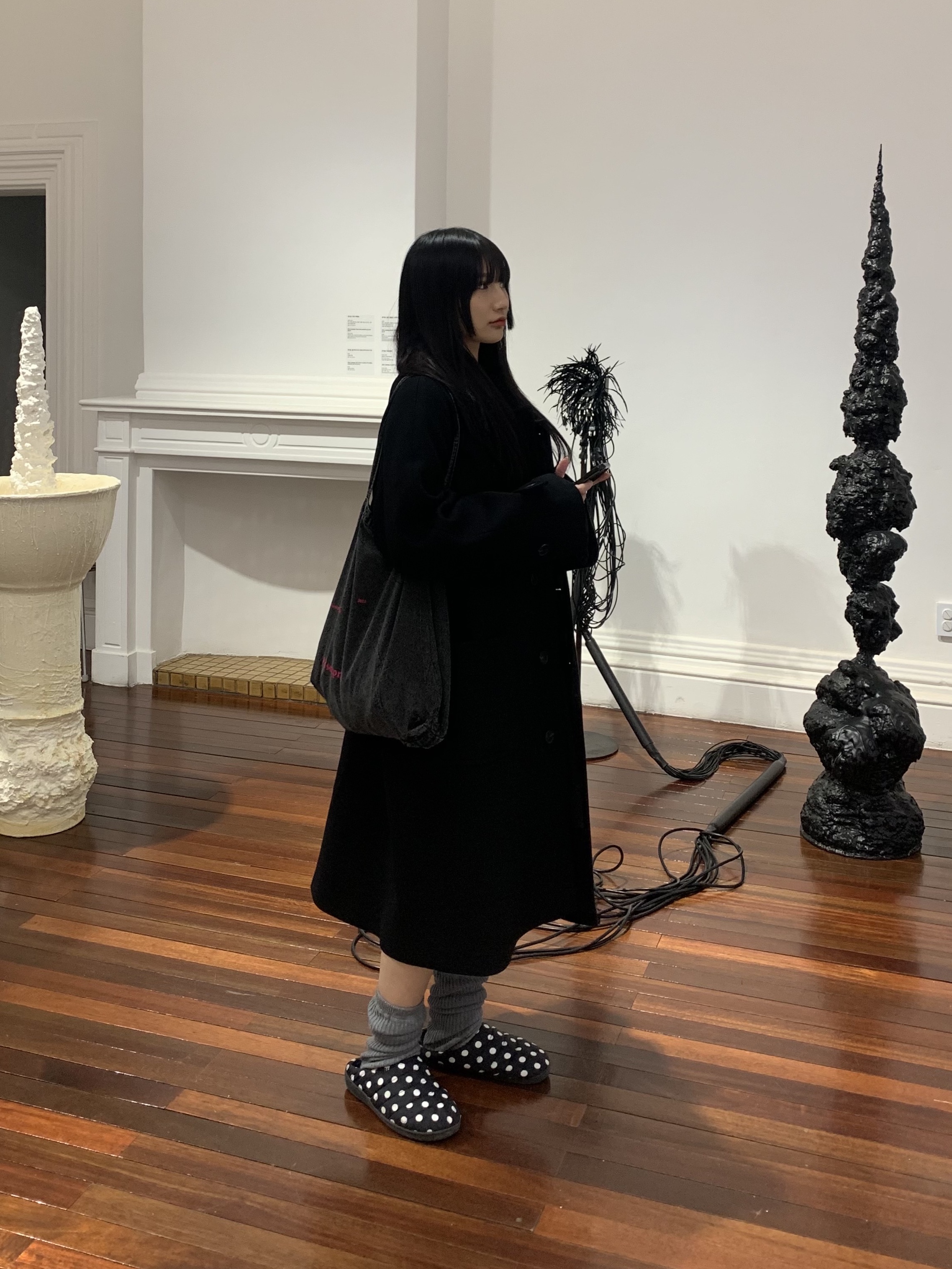 Subu Permanent F-Line Dots, Undermycar Legion.02 Balmacaan Oversized Wool Coat Black 착용 스타일 - 1