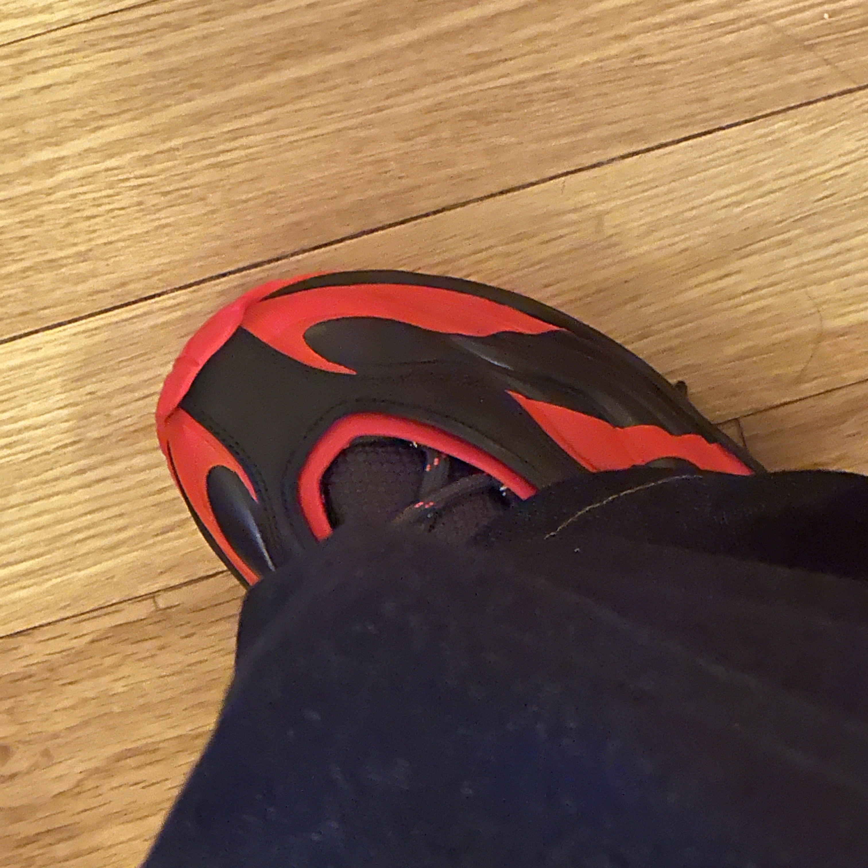 Reebok x Kanghyuk DMX Run 6 Modern Red Black 착용 스타일