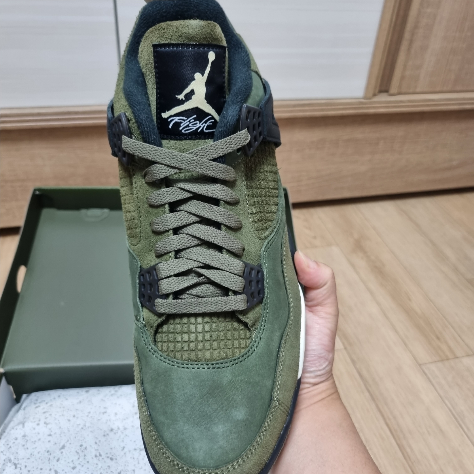 Jordan 4 Retro SE Craft Medium Olive 착용 스타일 - 2