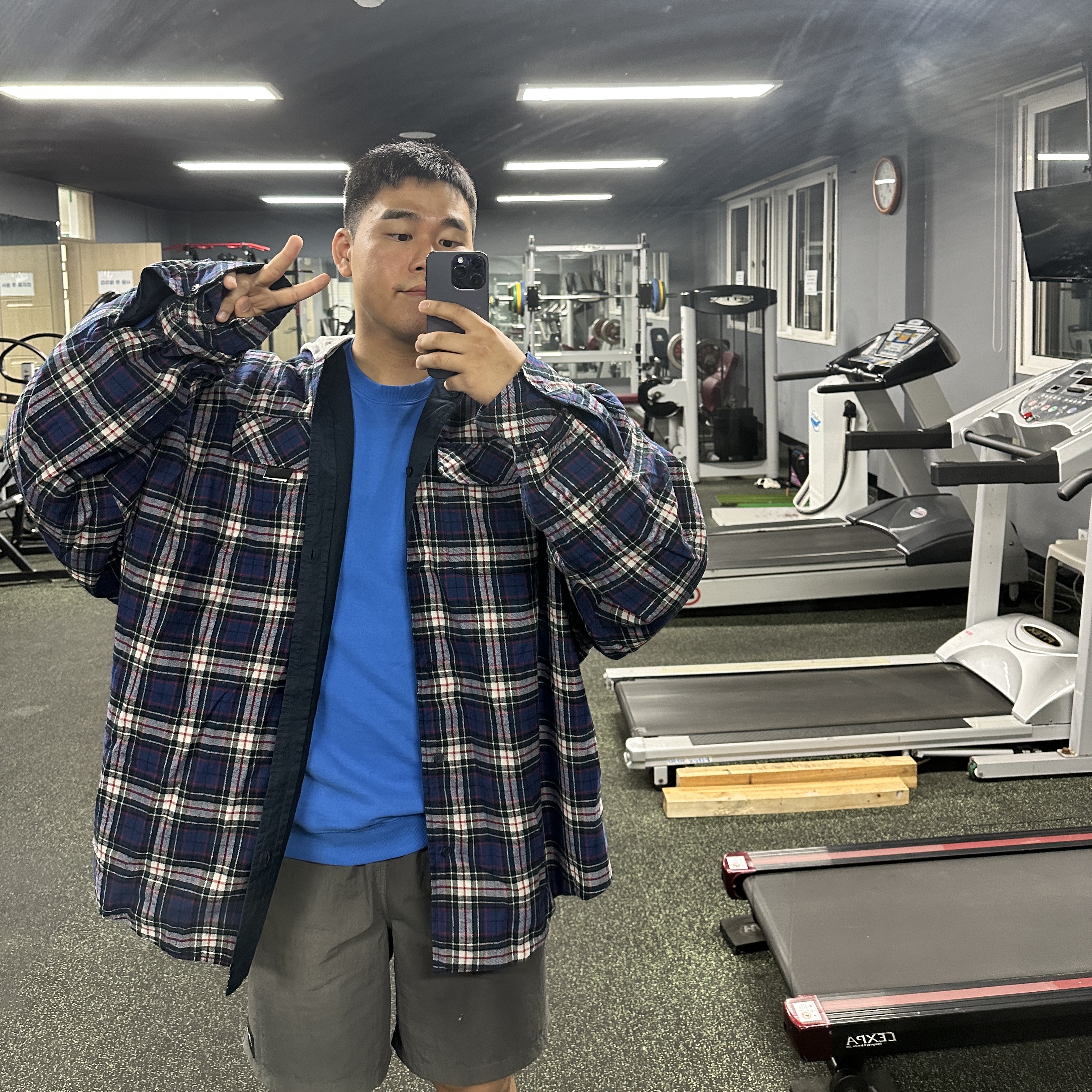 Project G/R Reversible Hoodie Check Shirts Navy 착용 스타일