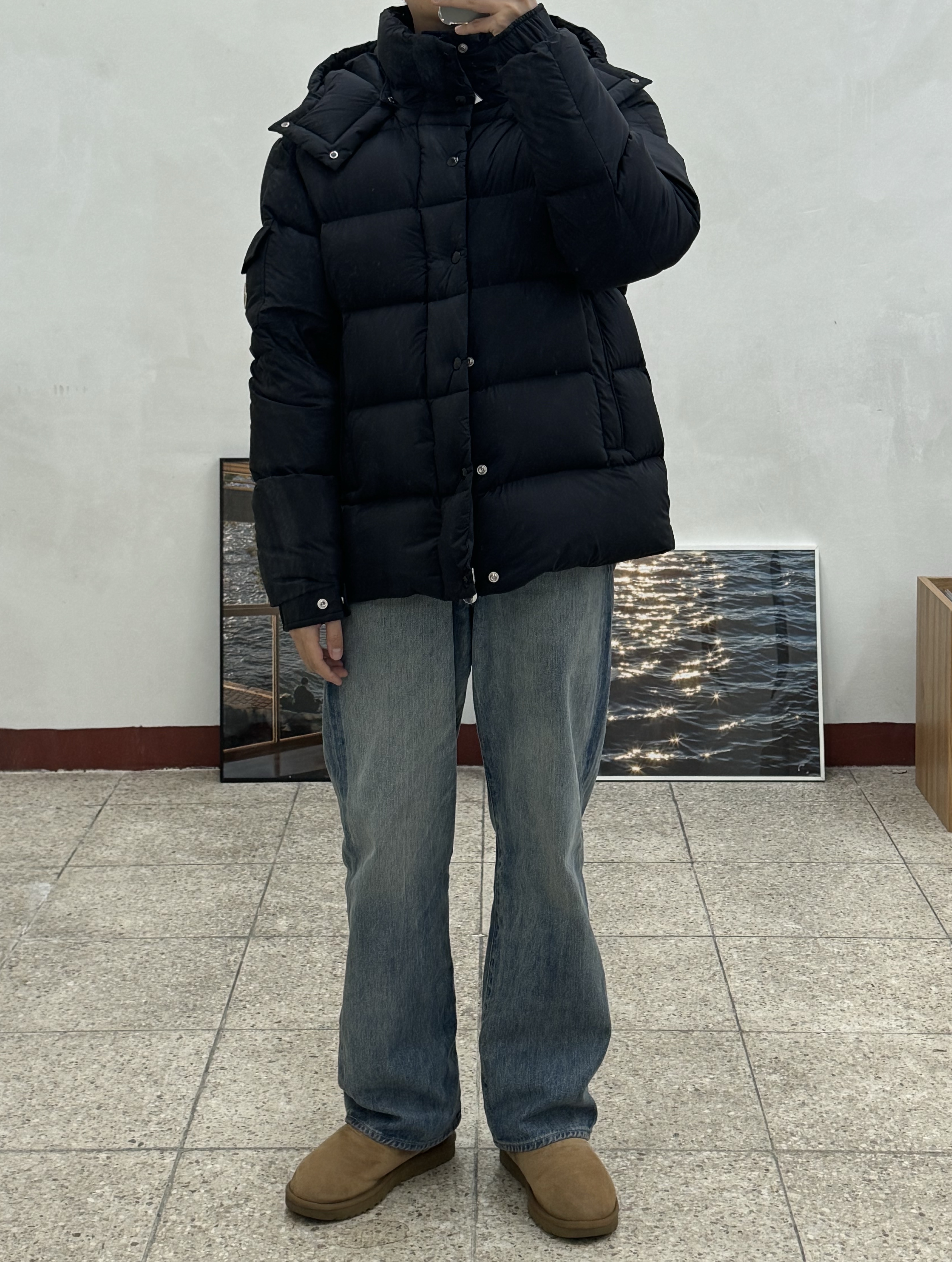 Moncler Vezere Short Down Jacket Black - 23FW, Auralee Selvedge Faded Light Denim Pants Light Indigo - 23AW 착용 스타일 - 3