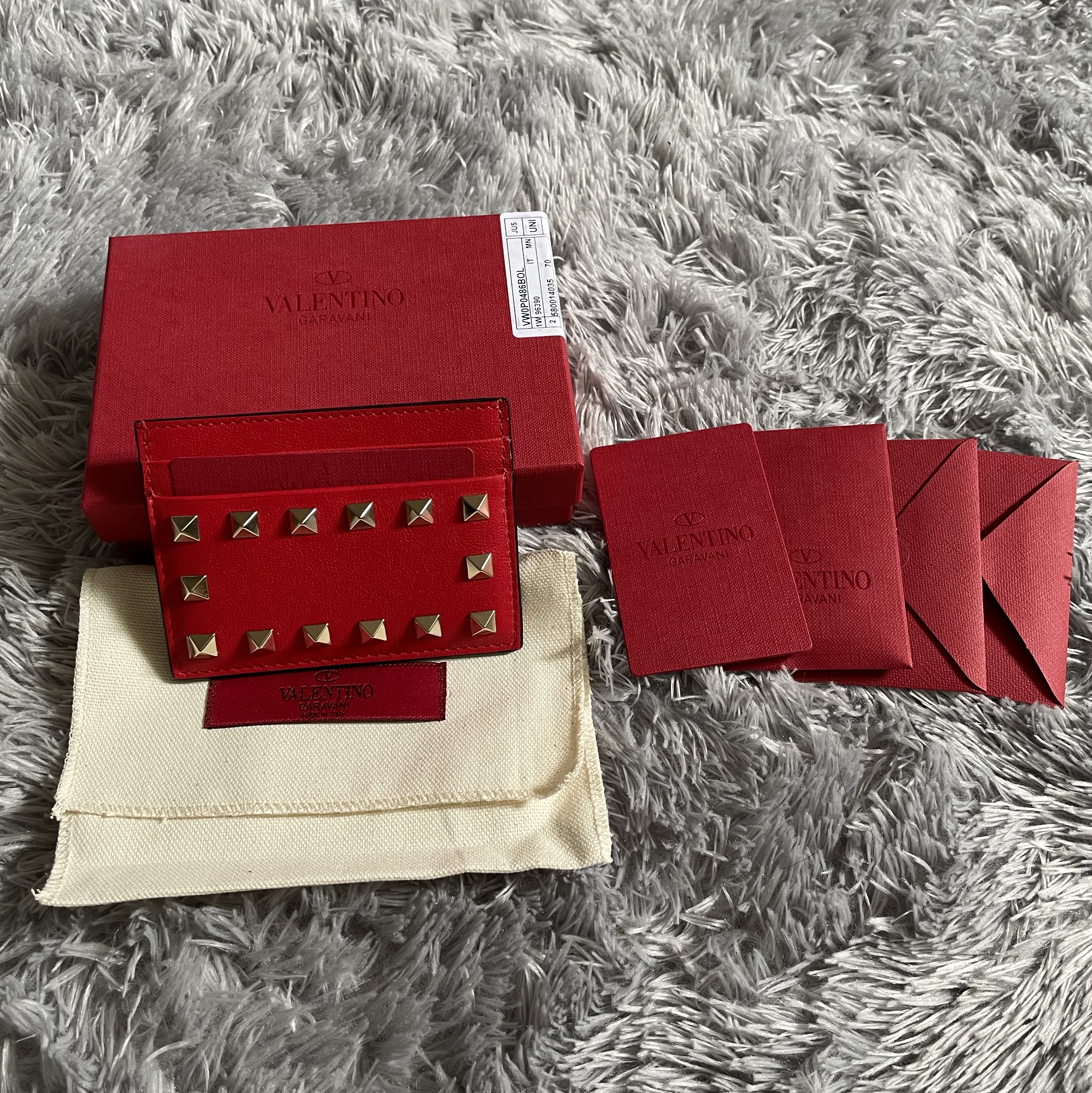 Valentino Rockstud Card Holder Rouge Pur 착용 스타일