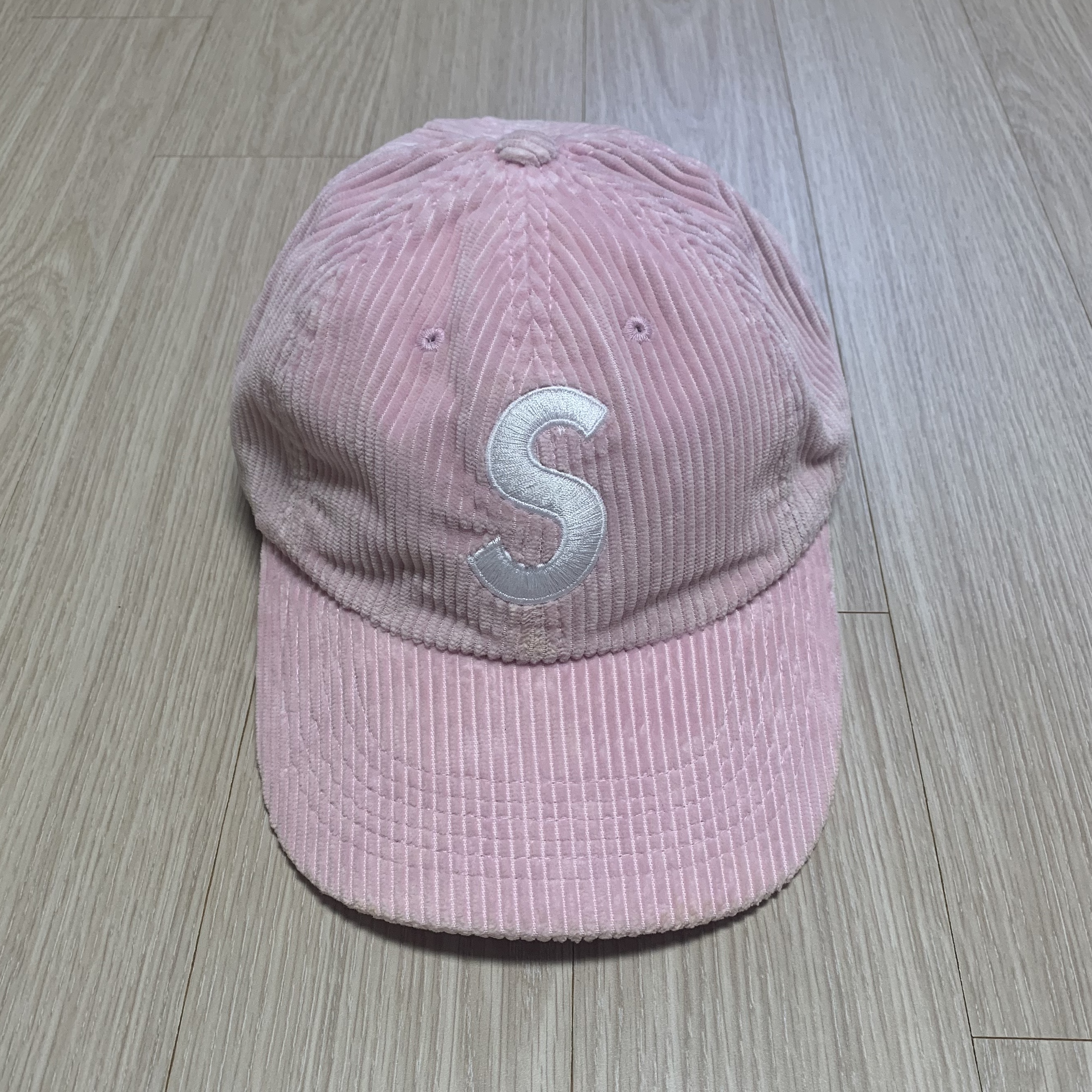 Supreme Corduroy S Logo 6-Panel Light Pink - 23FW 착용 스타일 - 1