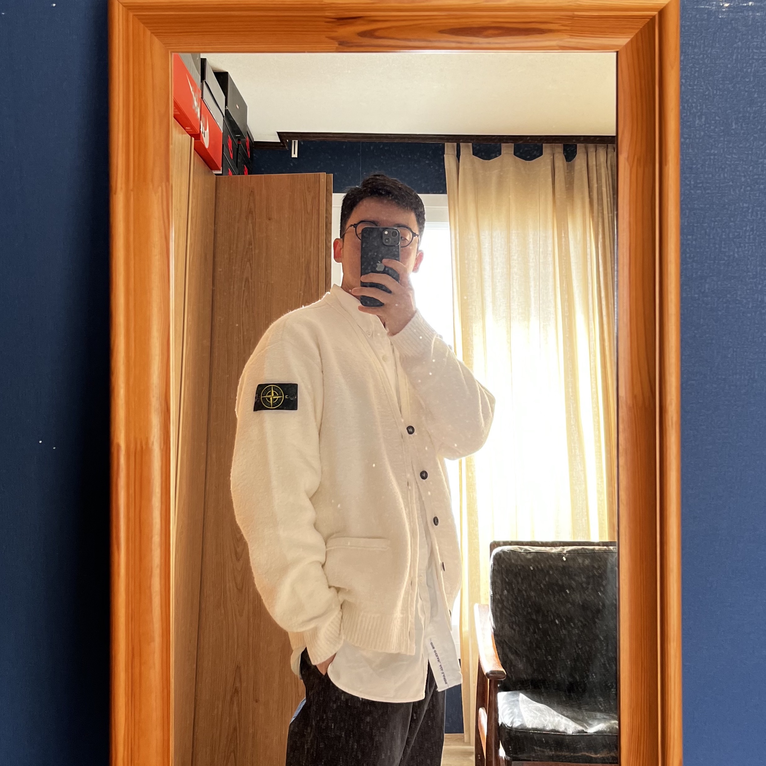Nanamica Button Down Wind Shirt White, Nanamica Standard Wide Chino Pants Navy 착용 스타일 - 2