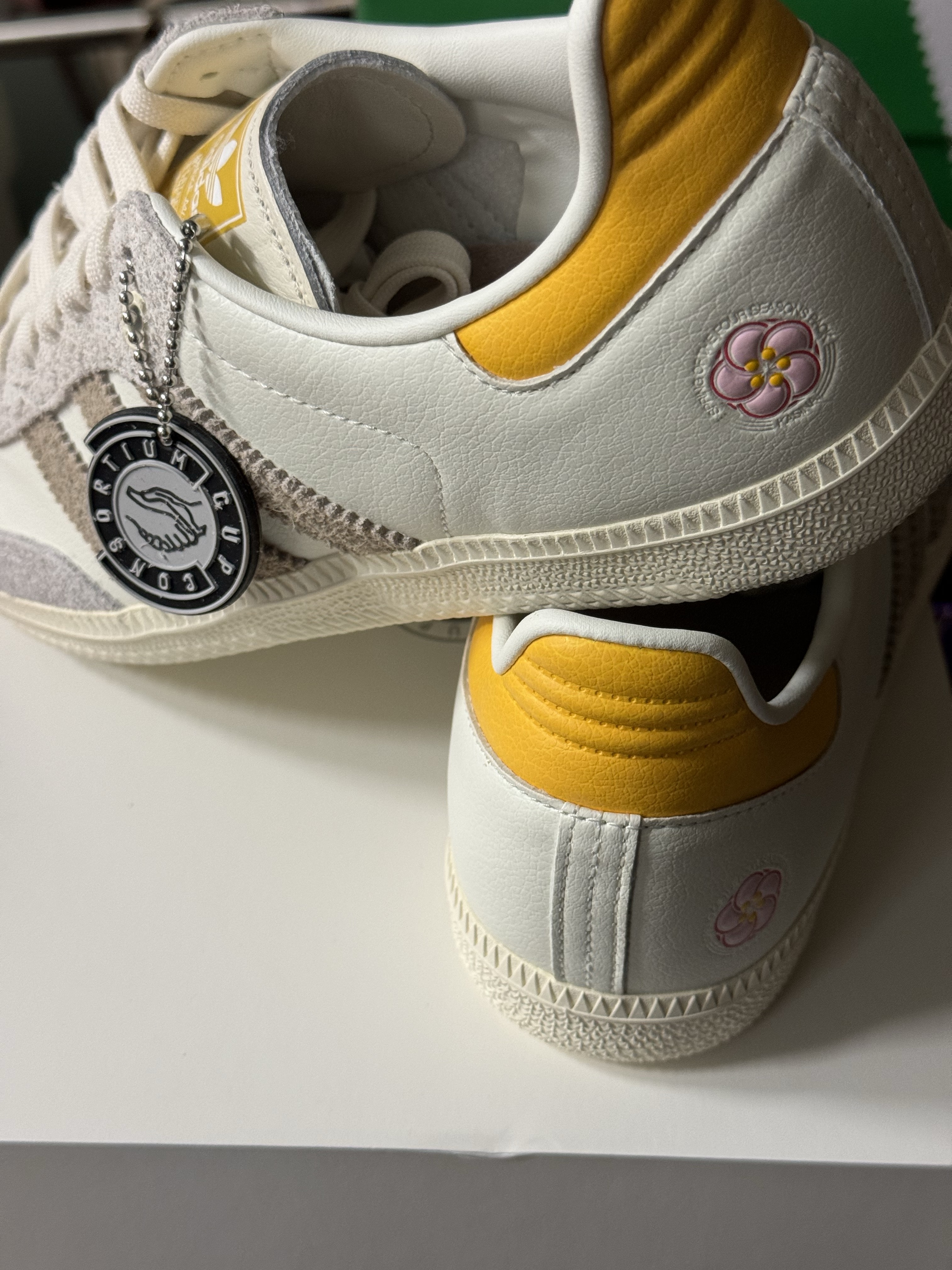 Adidas x BAPE Stan Smith Core Black Gold Metallic, Adidas x BAPE Stan Smith Cloud White Off White 착용 스타일 - 3