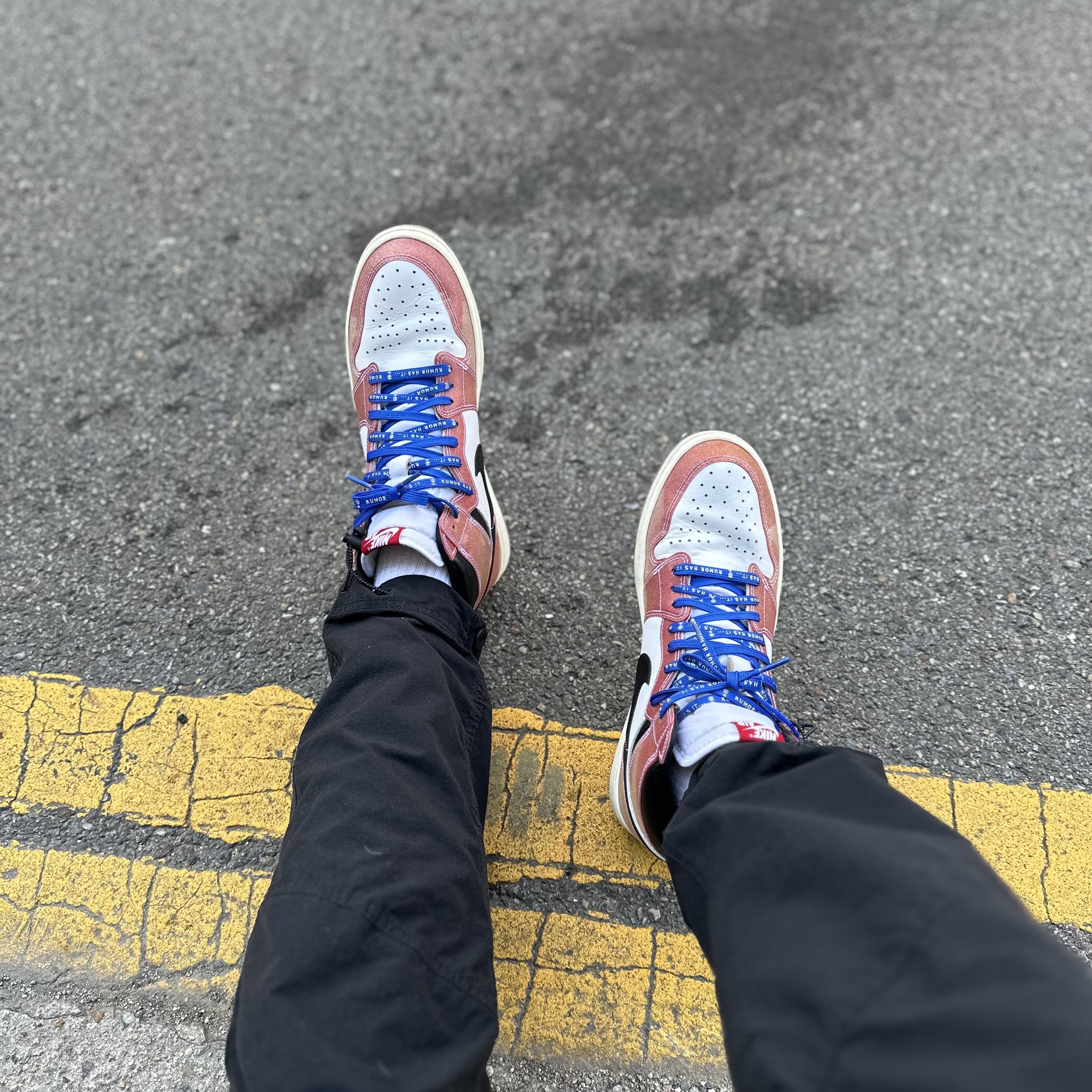 Jordan 1 x Trophy Room Retro High OG SP Chicago (Friends & Family) 착용 스타일 - 1
