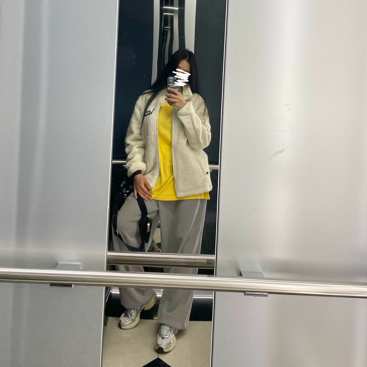 Nike V2K Run Summit White Metallic Silver 착용 스타일
